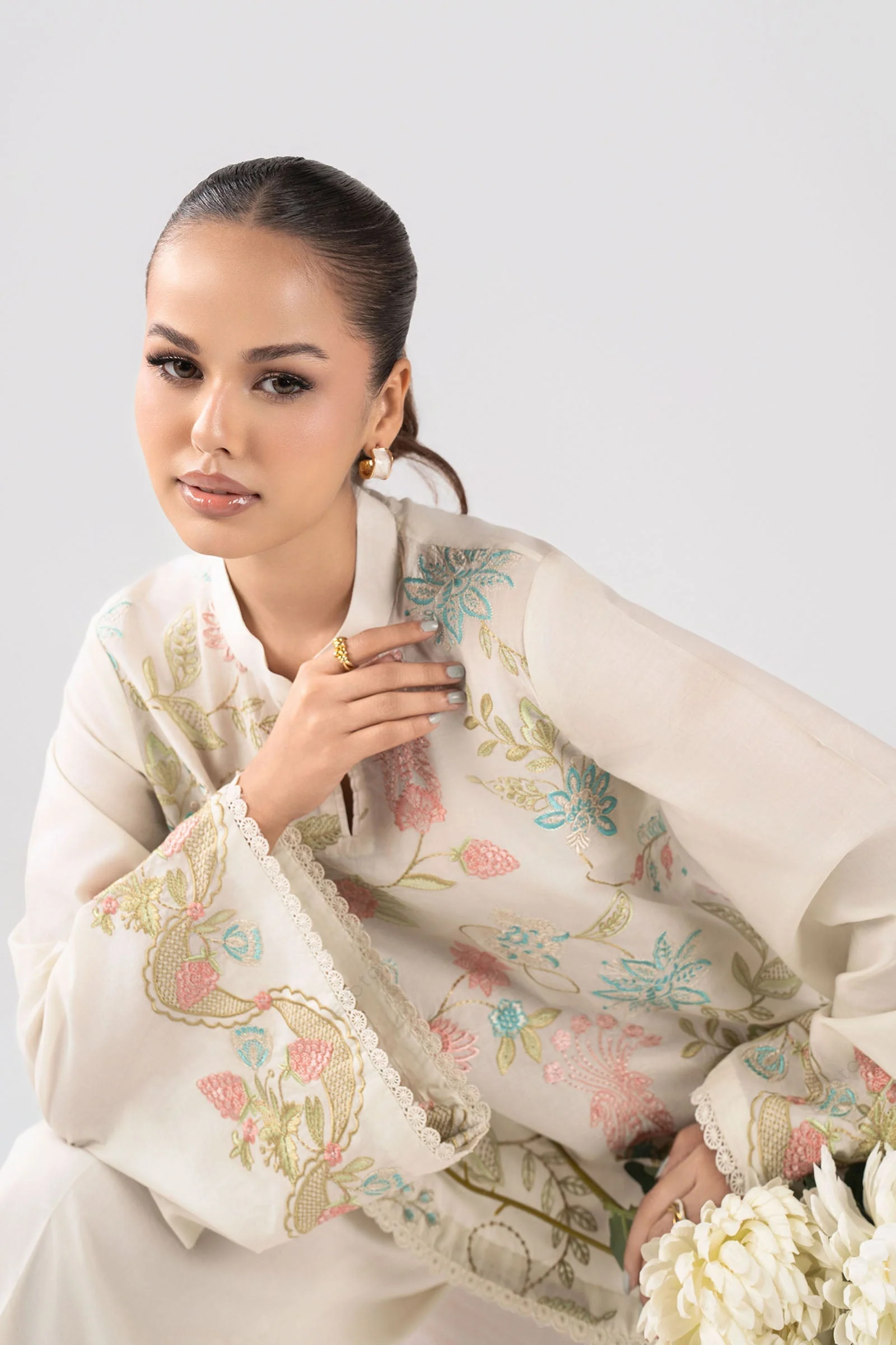 2 Pc Embroidered Lawn Suit - Image 4