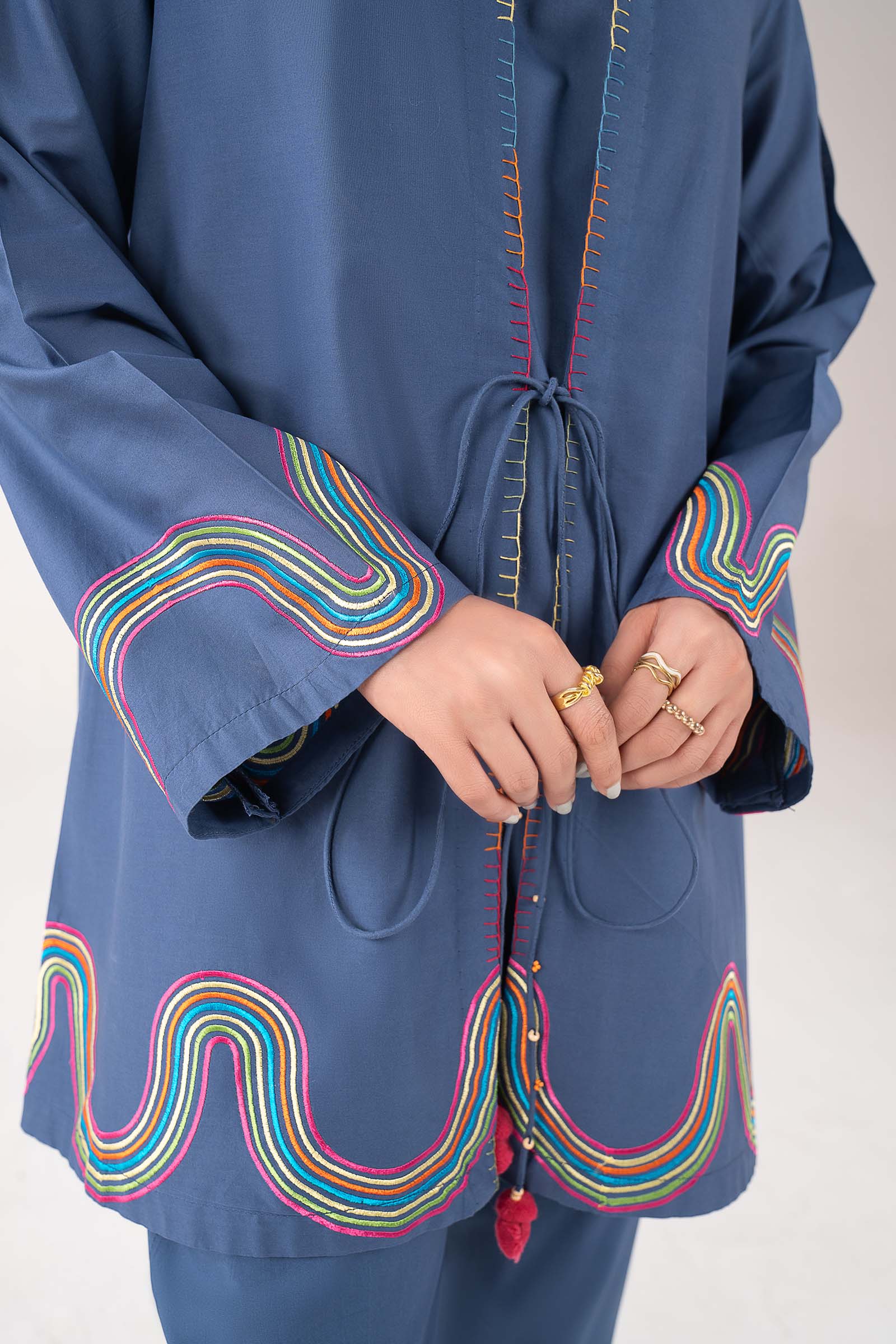 3 Pc Embroidered Lawn Suit - Image 4