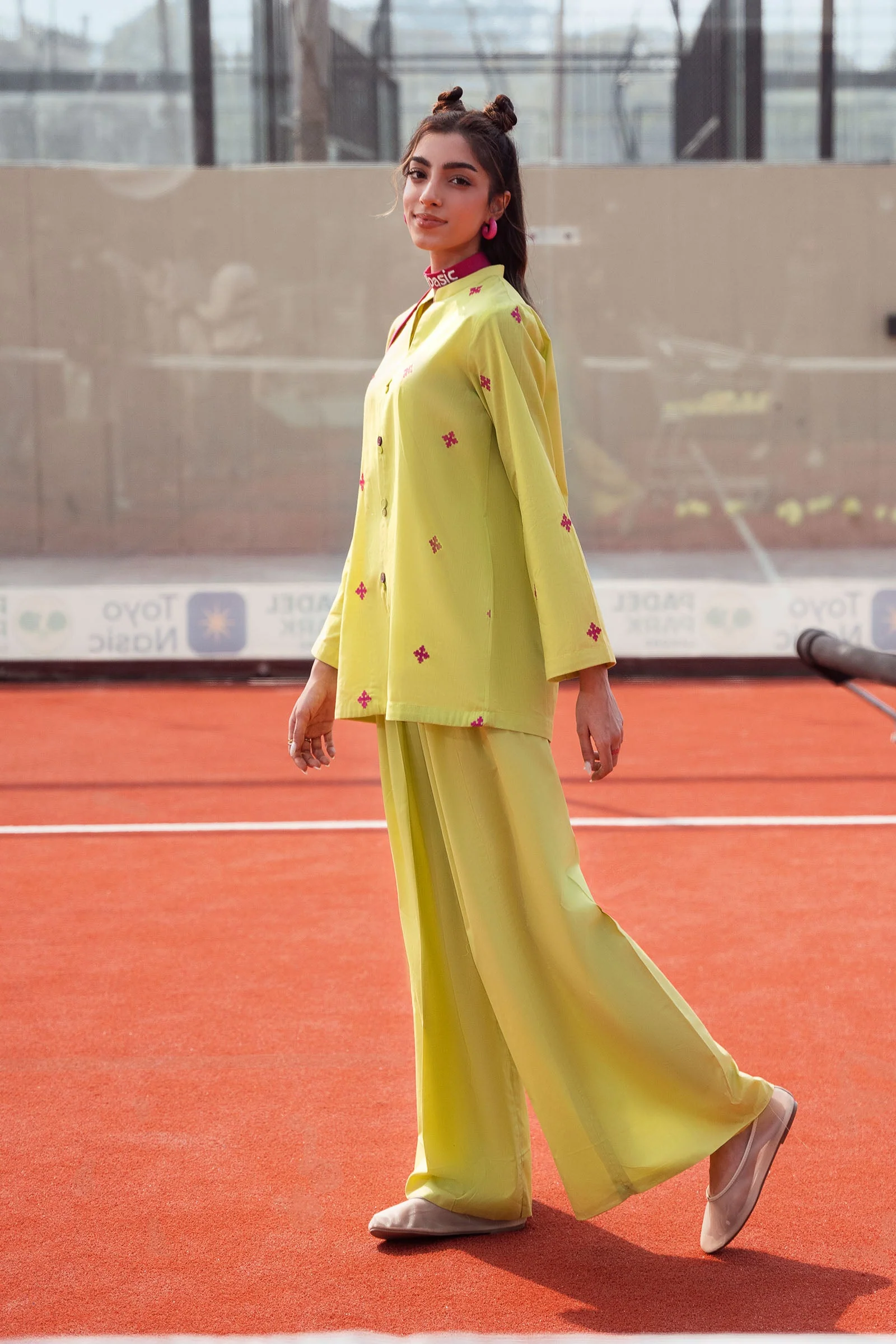 2 Pc Embroidered Crosshatch Lawn Suit - Image 5