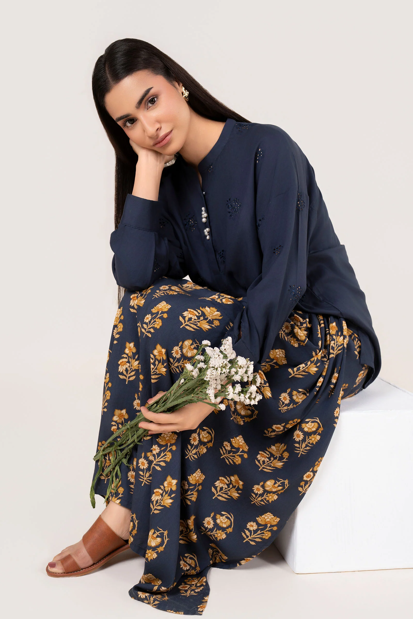 2 Pc Embroidered Arabic Lawn Skirt Set - Image 4