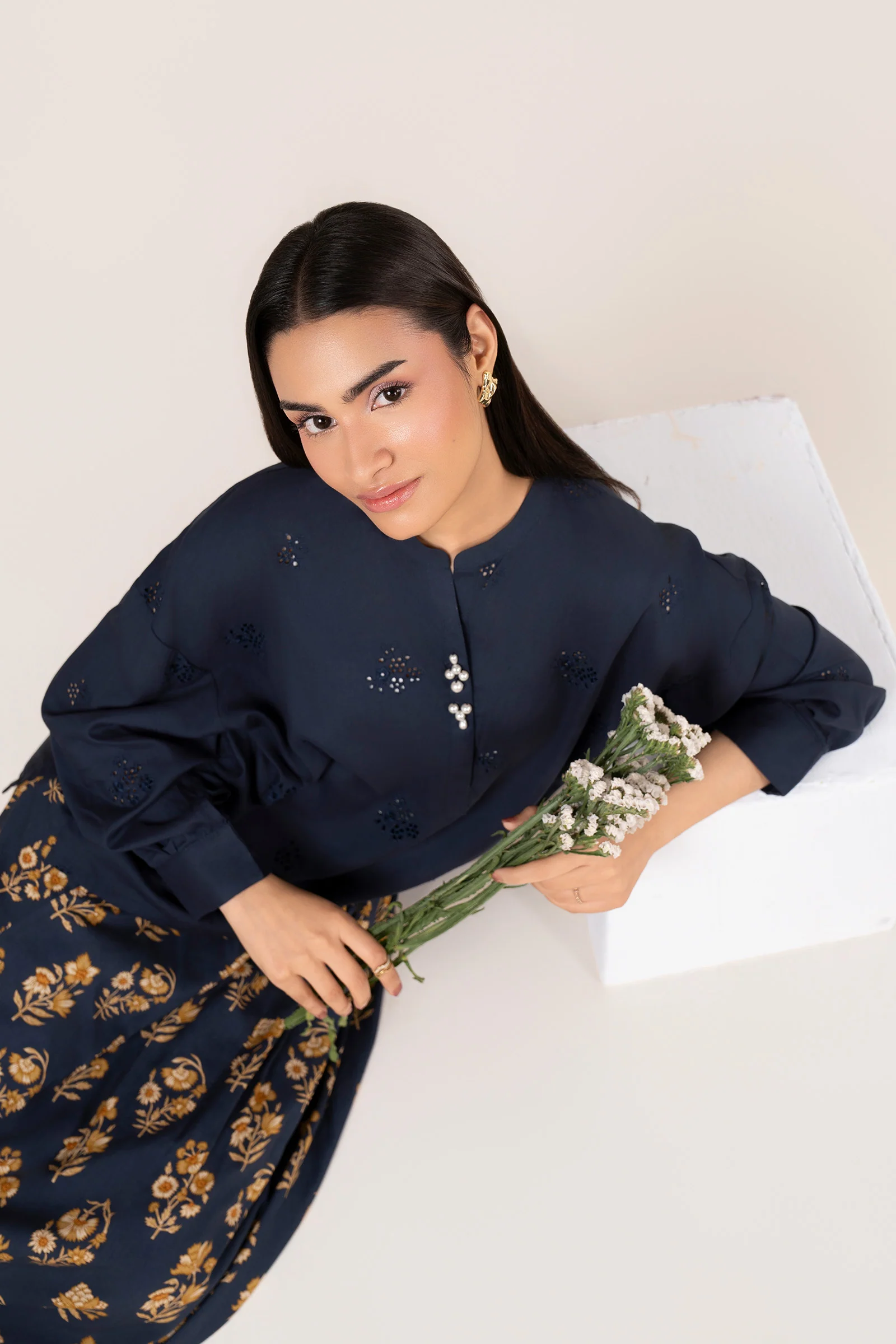 2 Pc Embroidered Arabic Lawn Skirt Set - Image 5