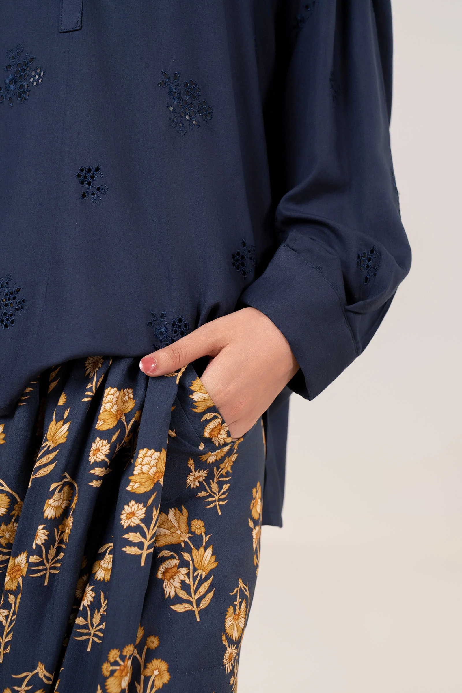 2 Pc Embroidered Arabic Lawn Skirt Set - Image 6
