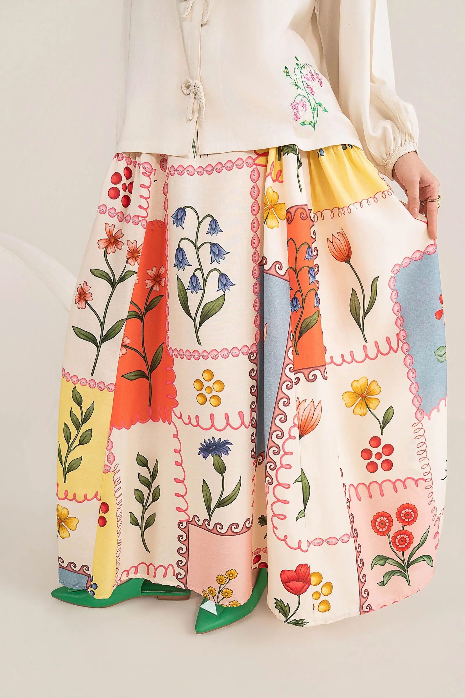 2 Pc Embroidered Arabic Lawn Suit - Image 7