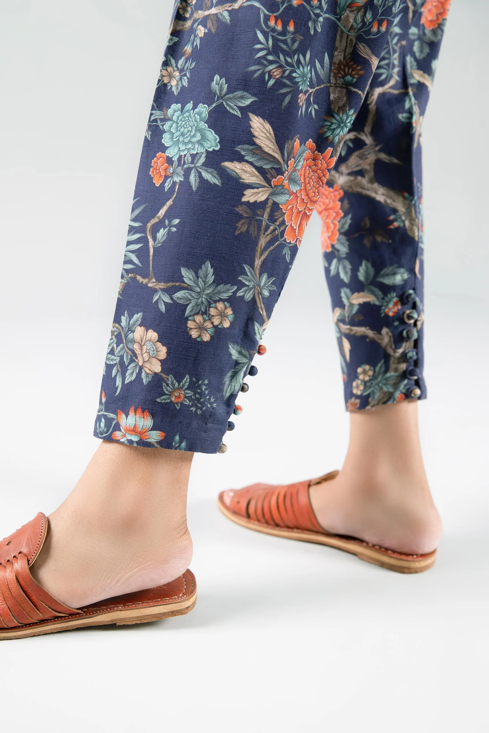 2 Pc Printed Khaddar Suit - Image 5