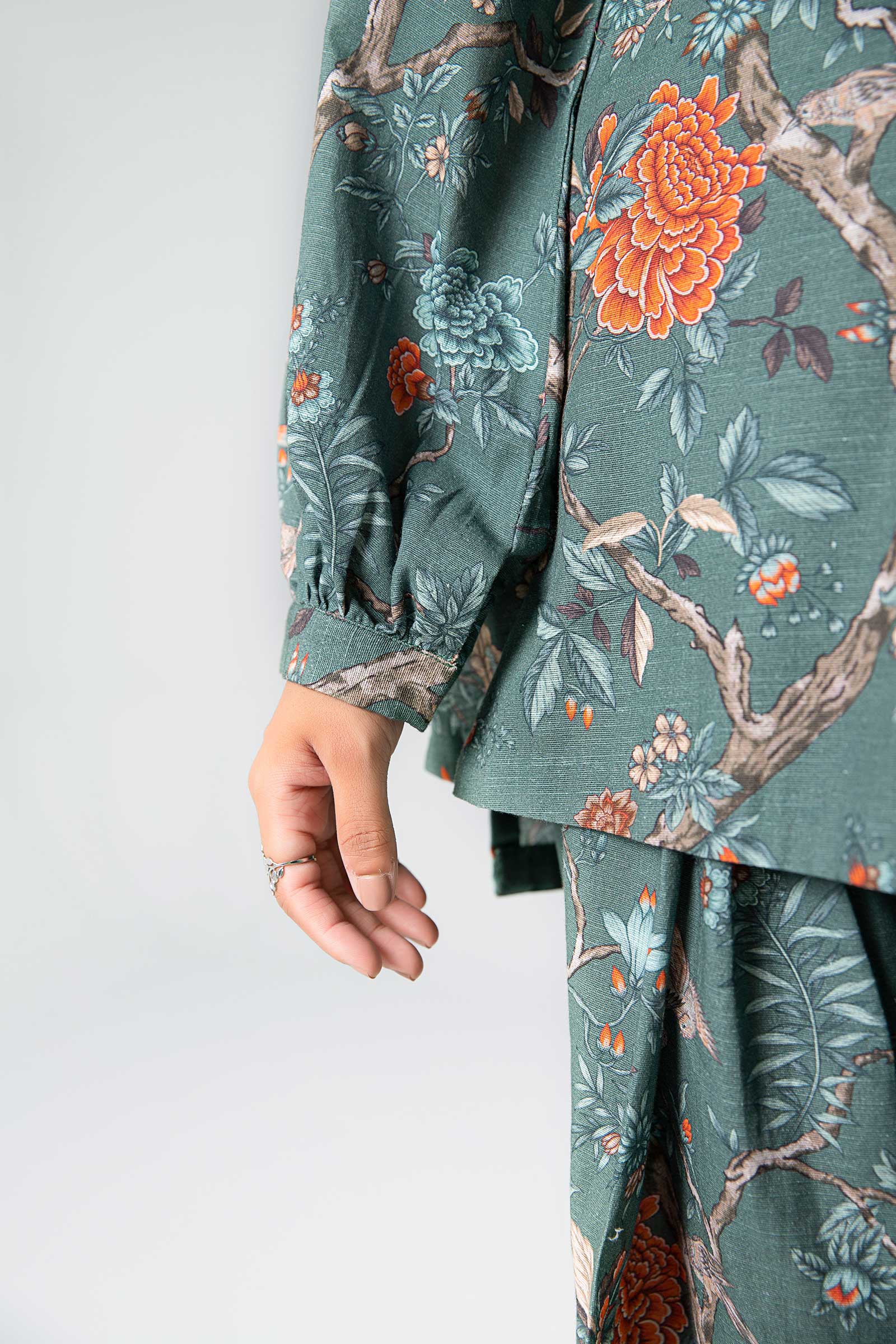 2 Pc Printed Khaddar Suit - Image 4