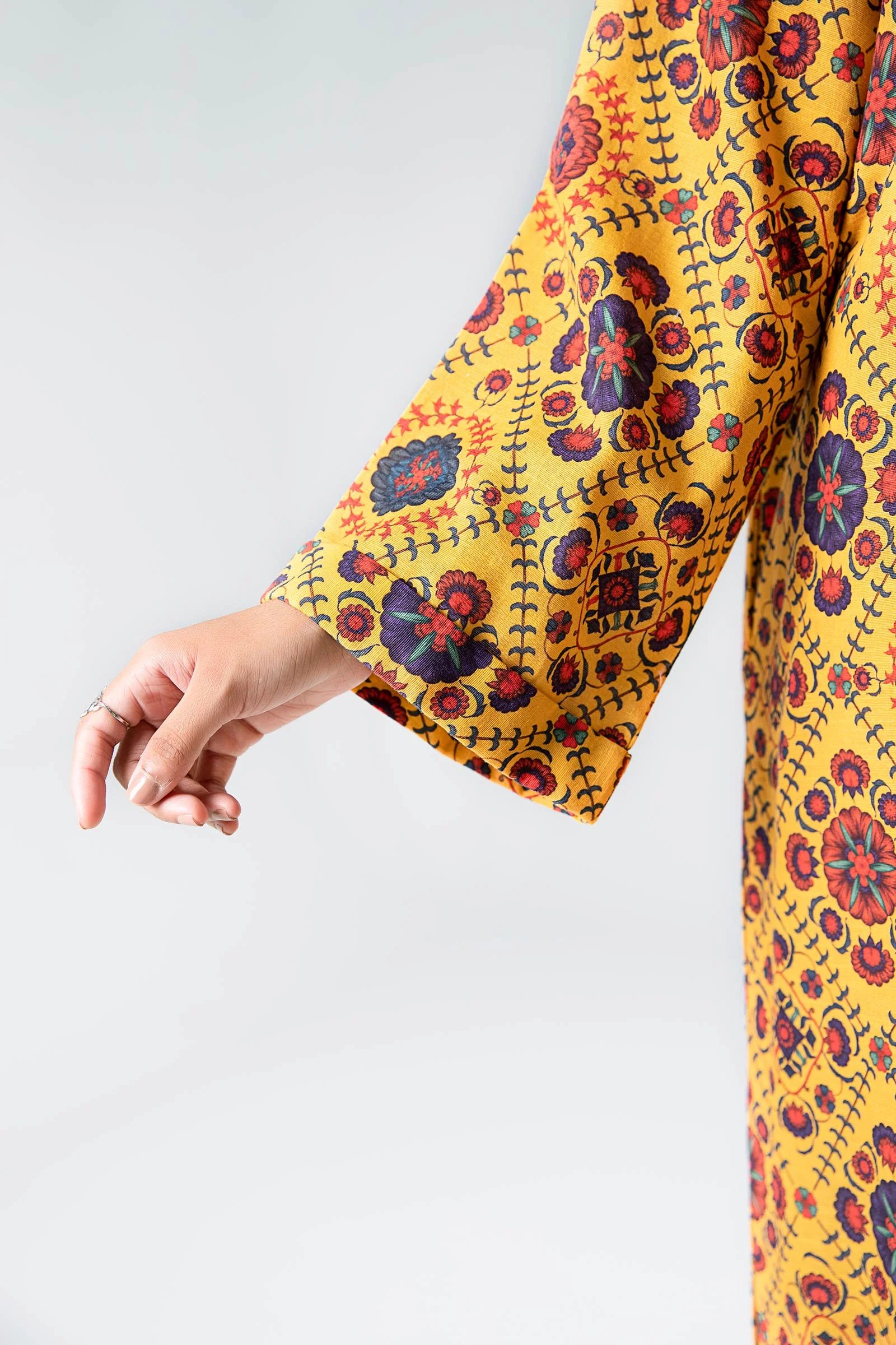 2 Pc Printed Khaddar Suit - Image 4