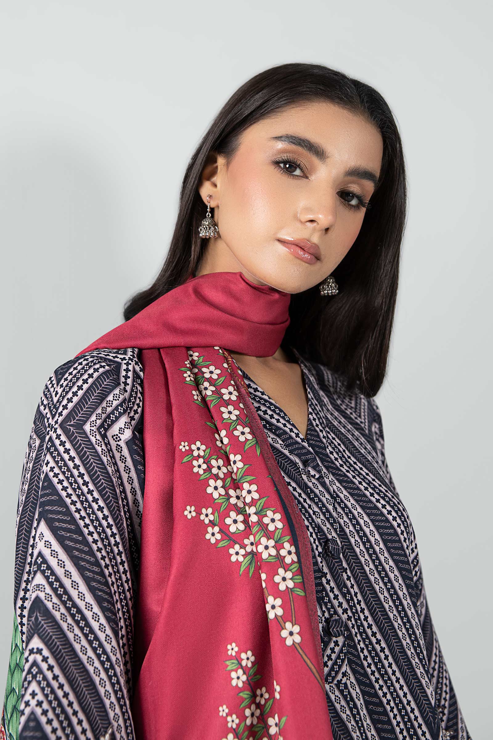 3 Pc Printed Khaddar Suit - Image 3