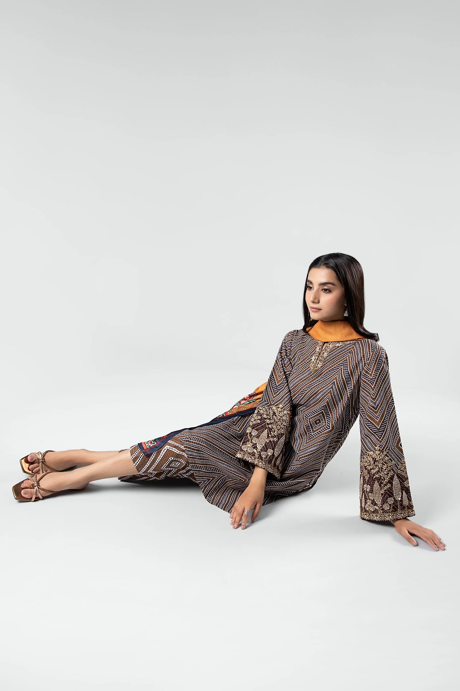 3 Pc Printed Khaddar Suit - Image 3
