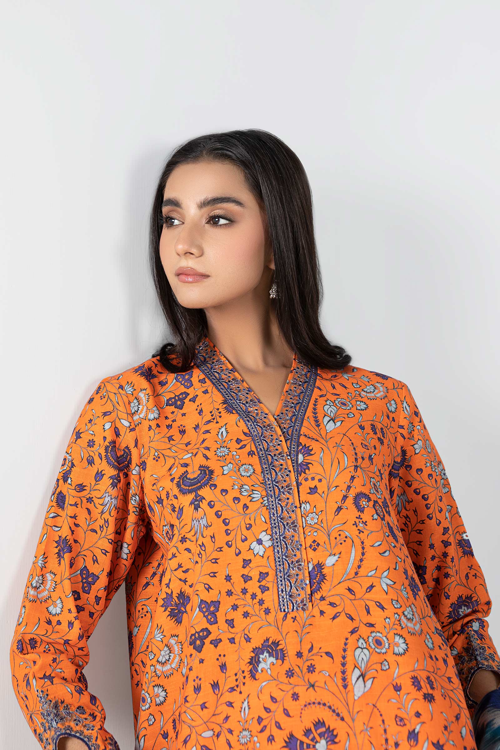 3 Pc Printed Khaddar Suit - Image 3