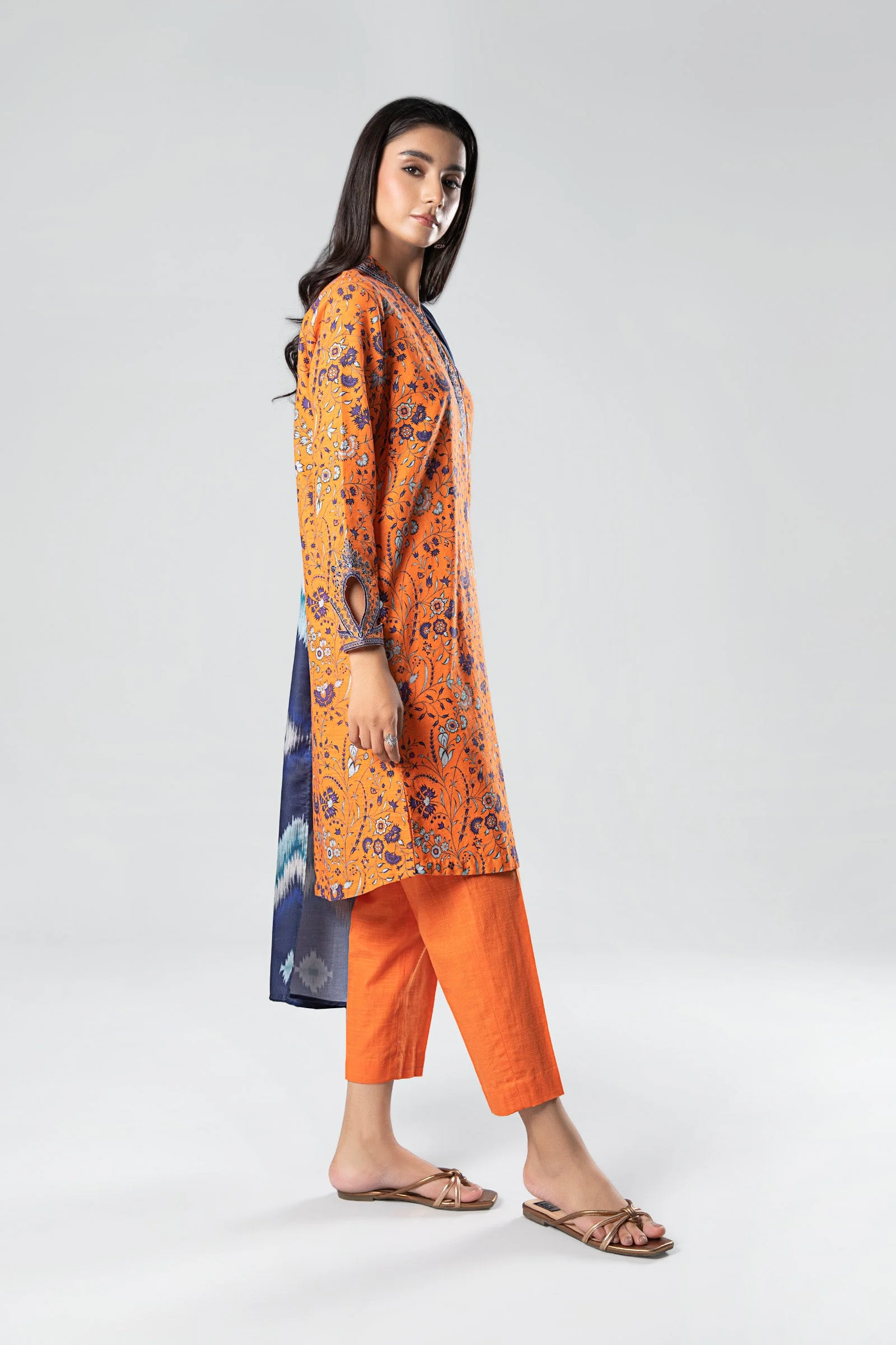 3 Pc Printed Khaddar Suit - Image 4