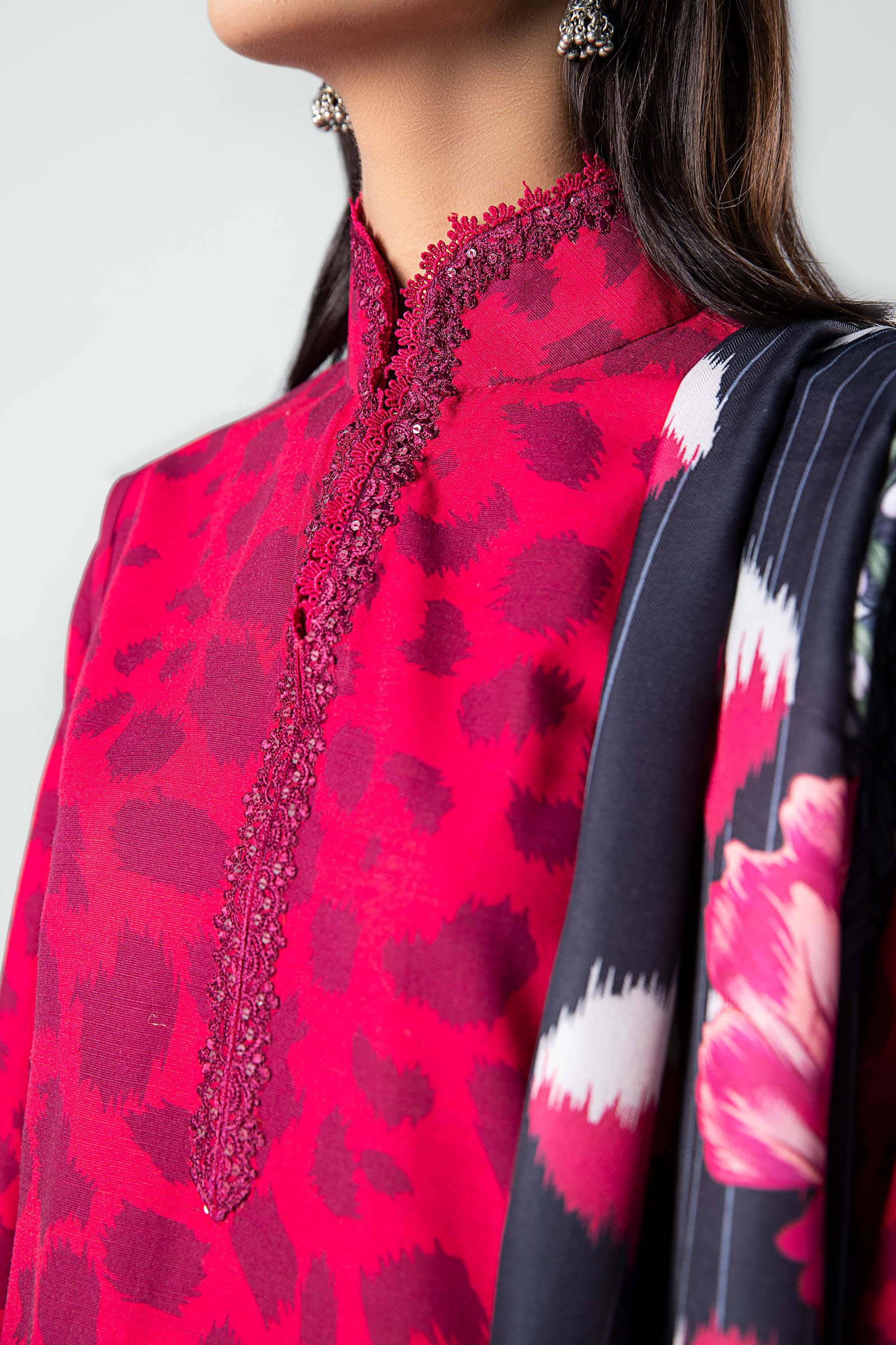 3 Pc Printed Khaddar Suit - Image 4