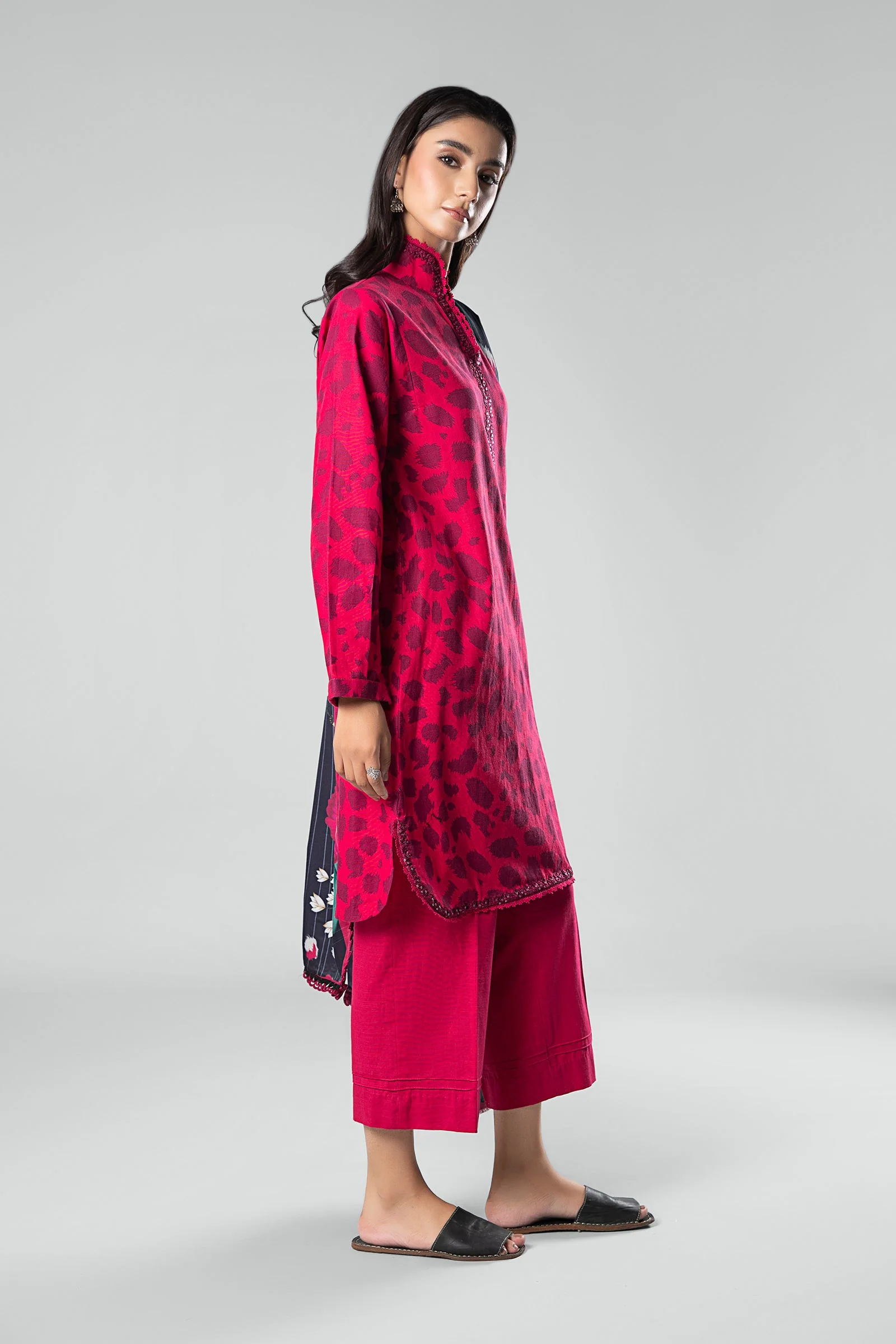 3 Pc Printed Khaddar Suit - Image 6