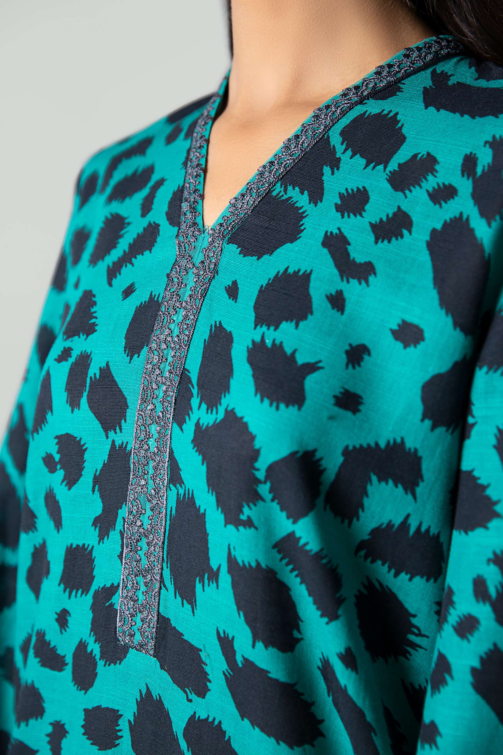 3 Pc Printed Khaddar Suit - Image 4