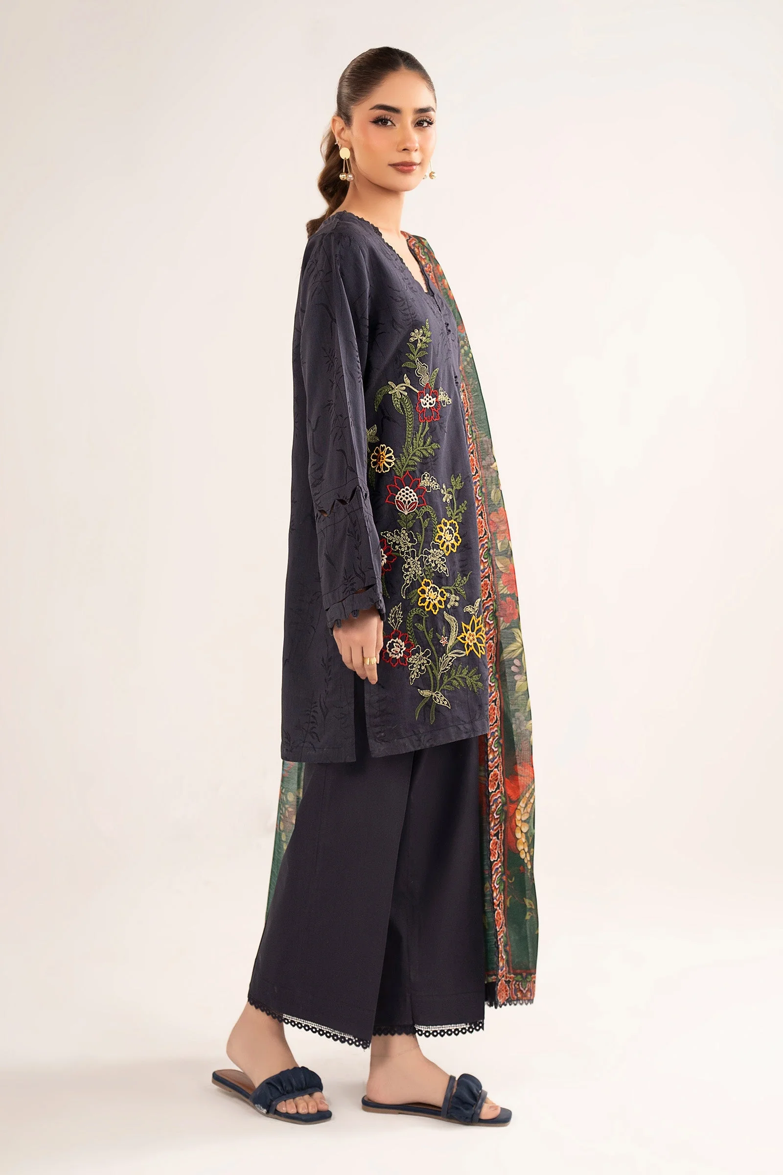 3 Pc Embroidered Viscose Suit - Image 5