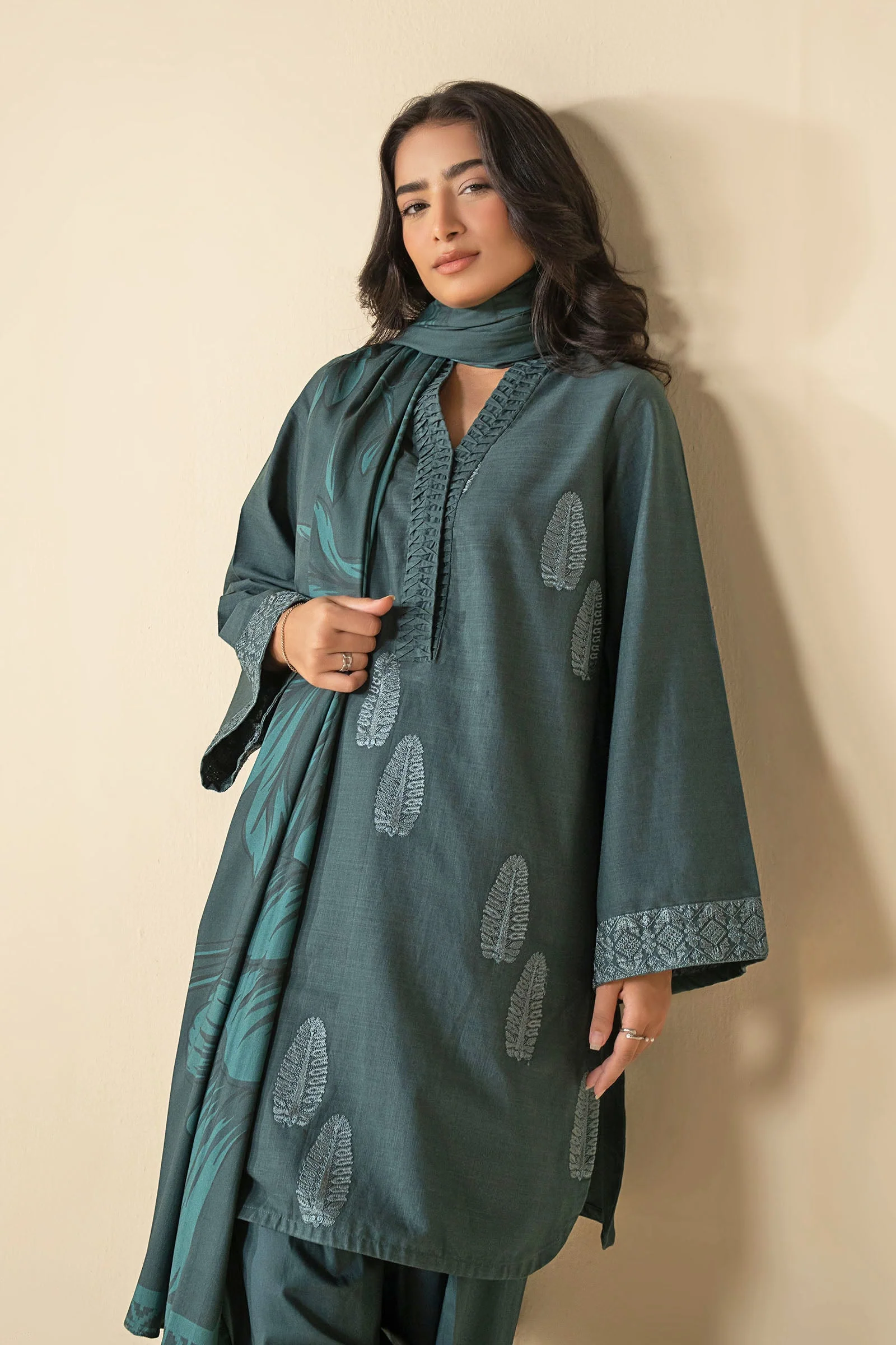 3 Pc Embroidered Crosshatch Suit - Image 3