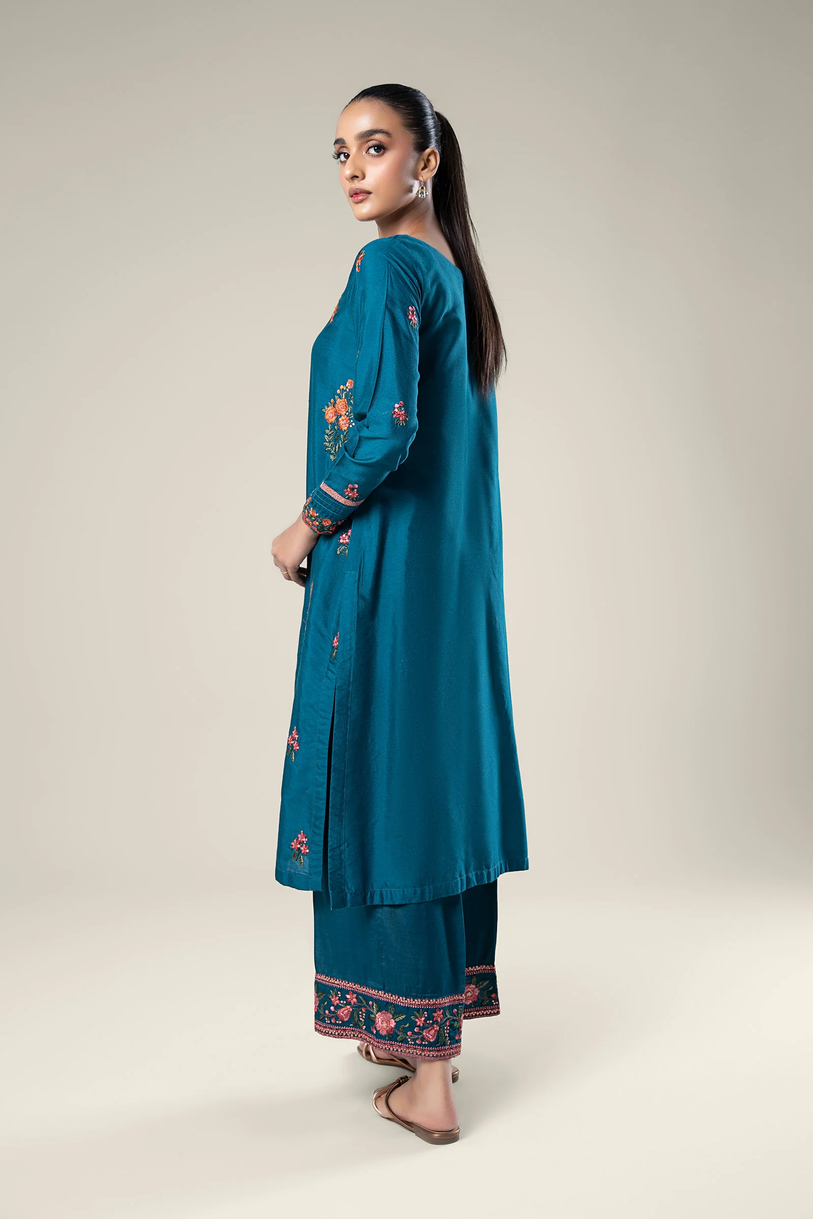 2 Pc Embroidered Khaddi Silk Suit - Image 4