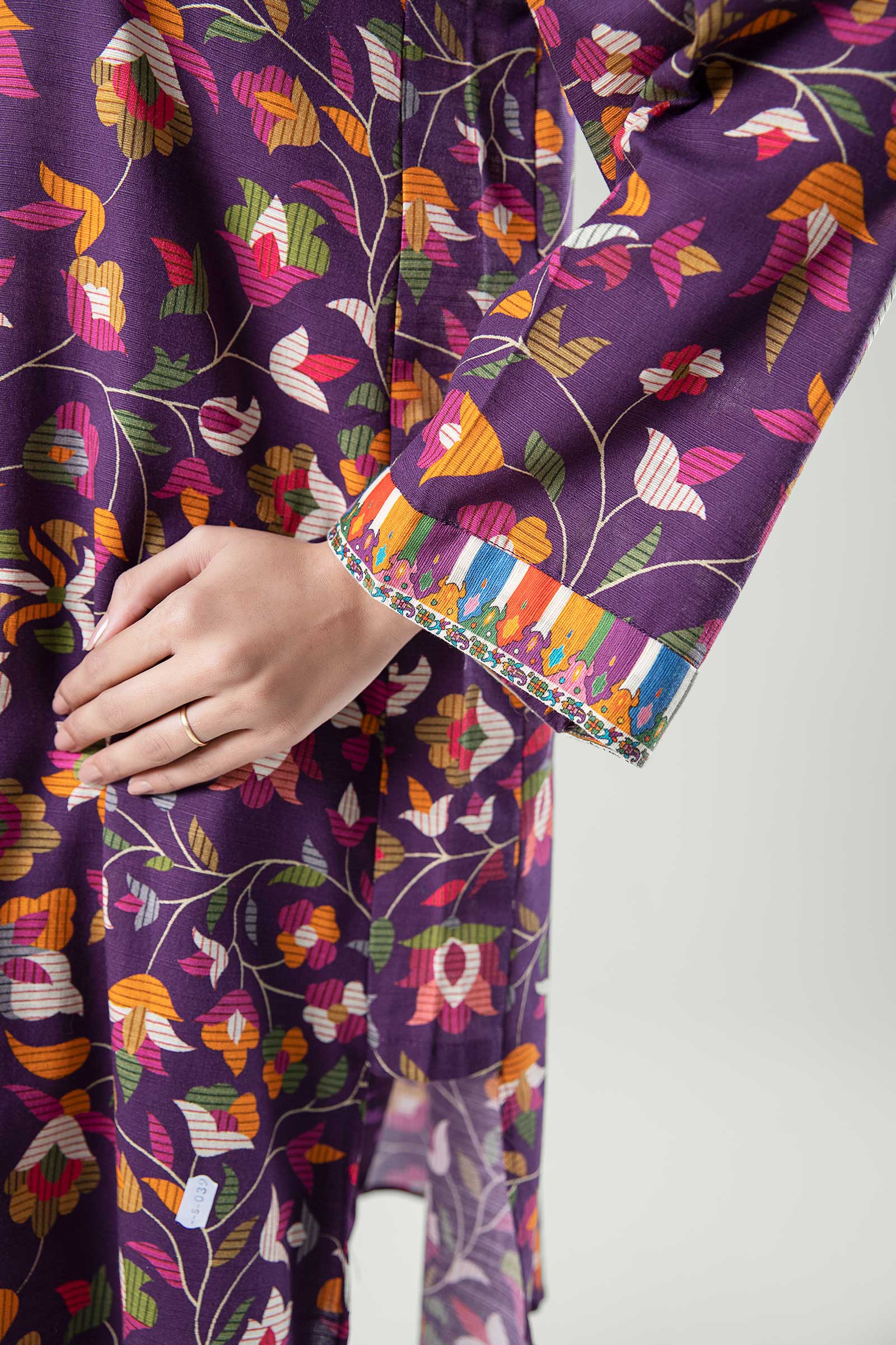 2 Pc Printed Khaddar Suit - Image 6