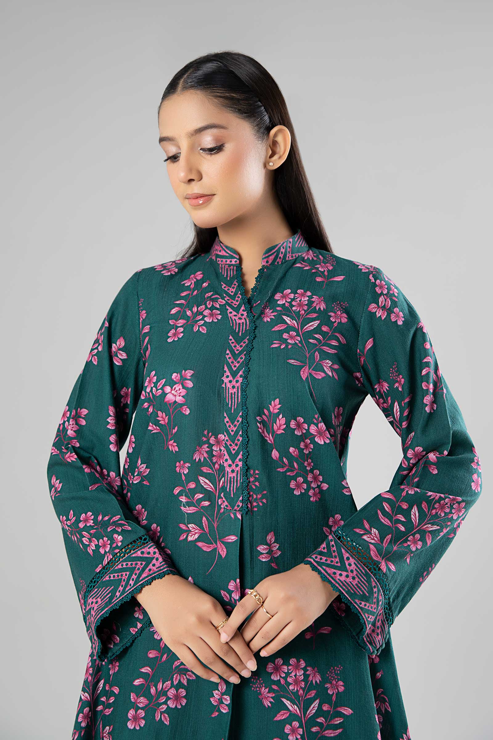 2 Pc Printed Khaddar Suit - Image 2