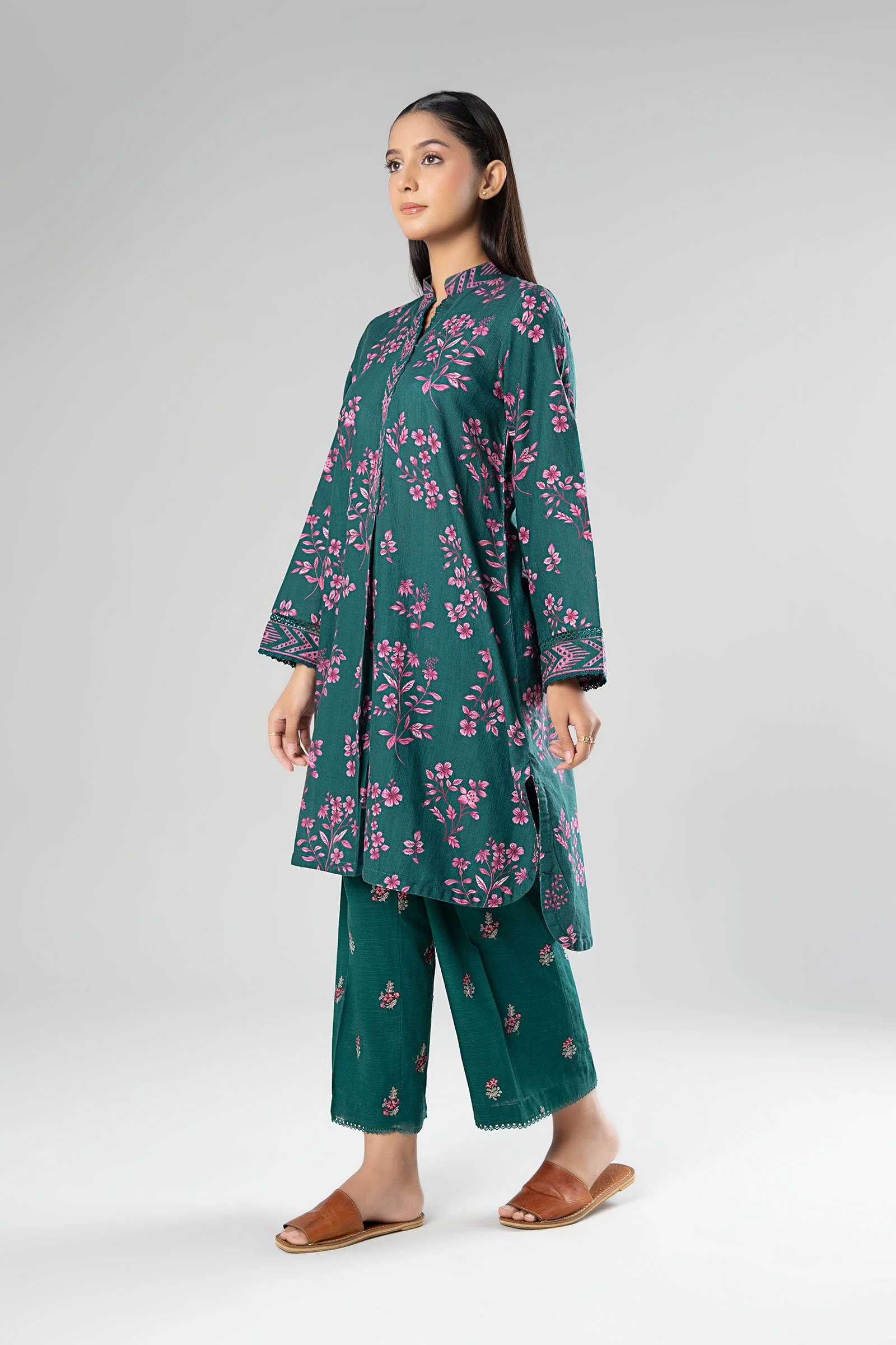 2 Pc Printed Khaddar Suit - Image 4