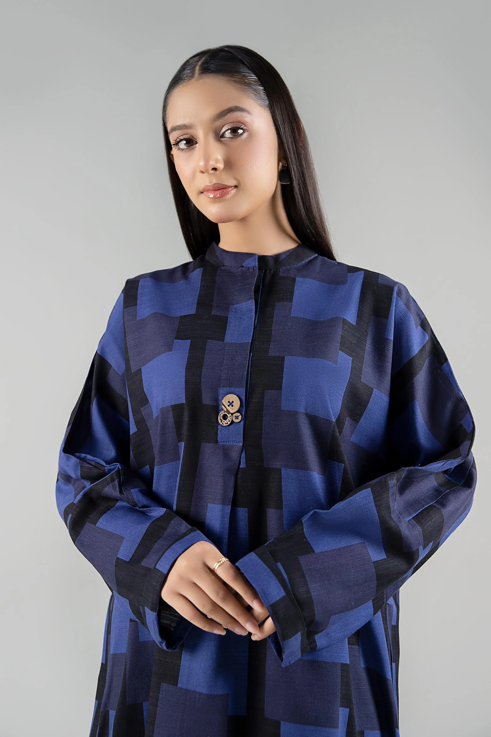 2 Pc Printed Khaddar Suit - Image 2