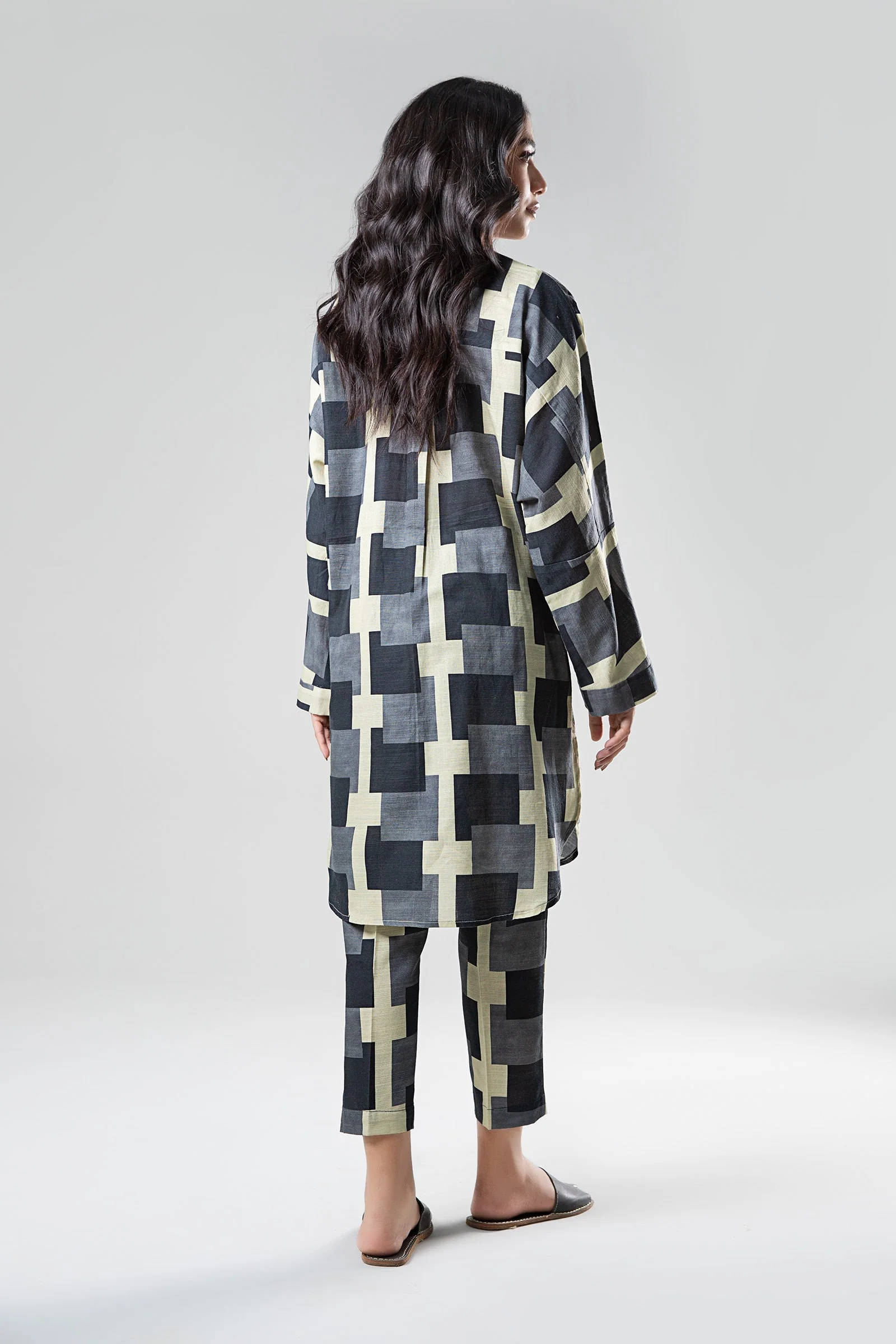 2 Pc Printed Khaddar Suit - Image 7