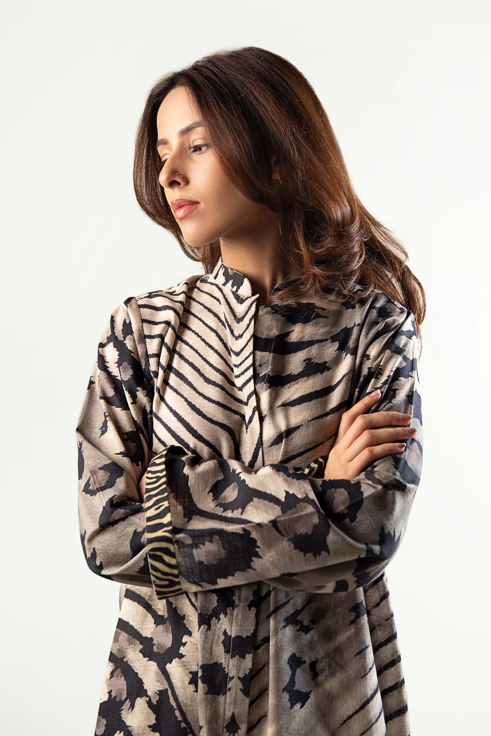 2 Pc Printed Khaddar Suit - Image 2