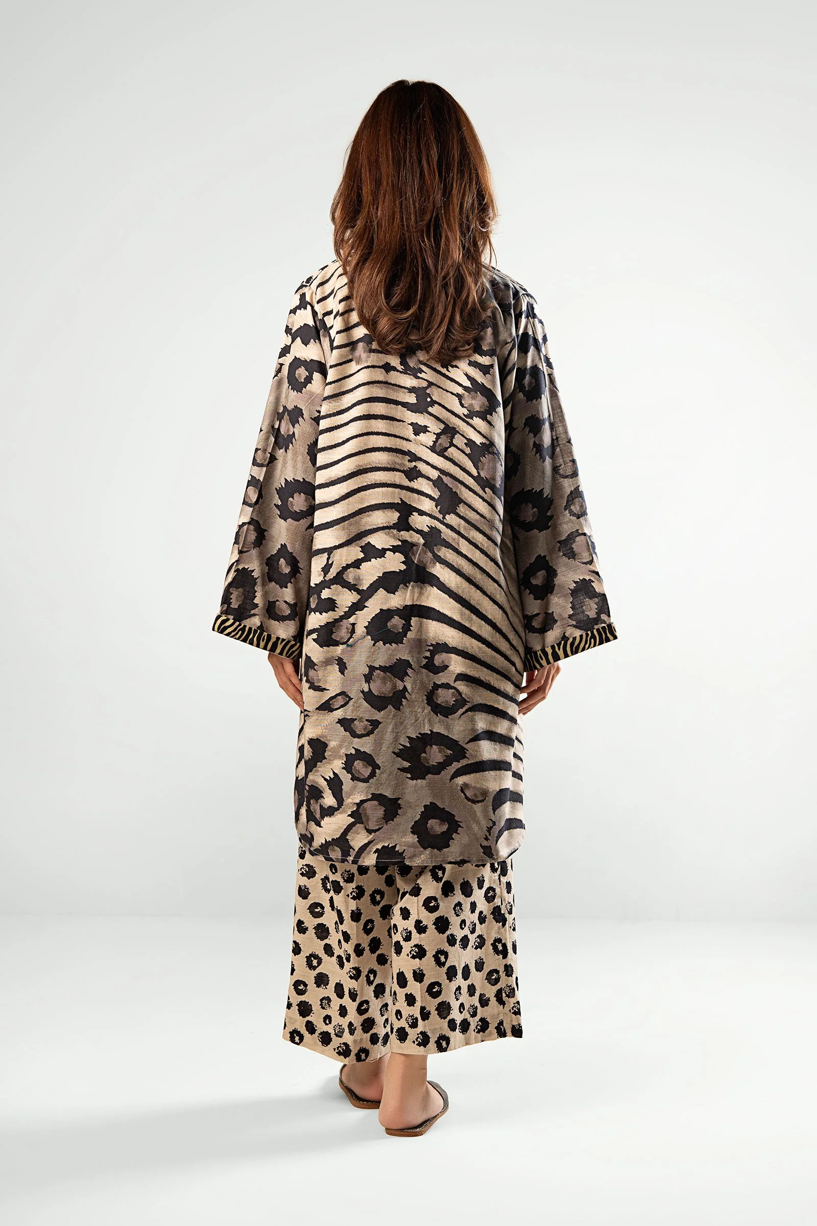 2 Pc Printed Khaddar Suit - Image 5