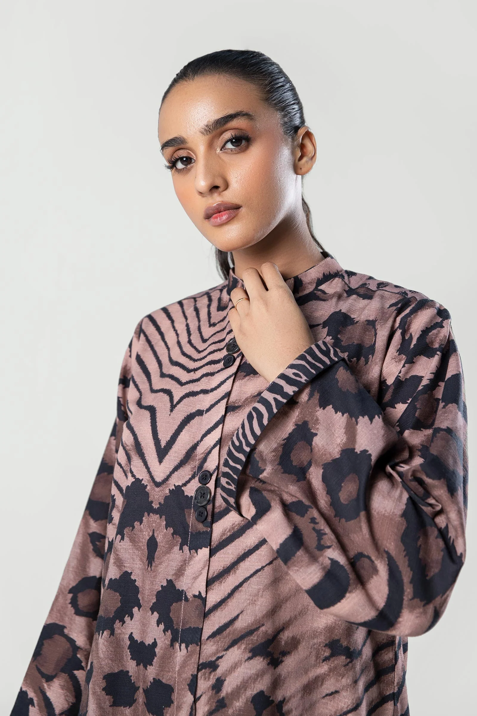 2 Pc Printed Khaddar Suit - Image 2