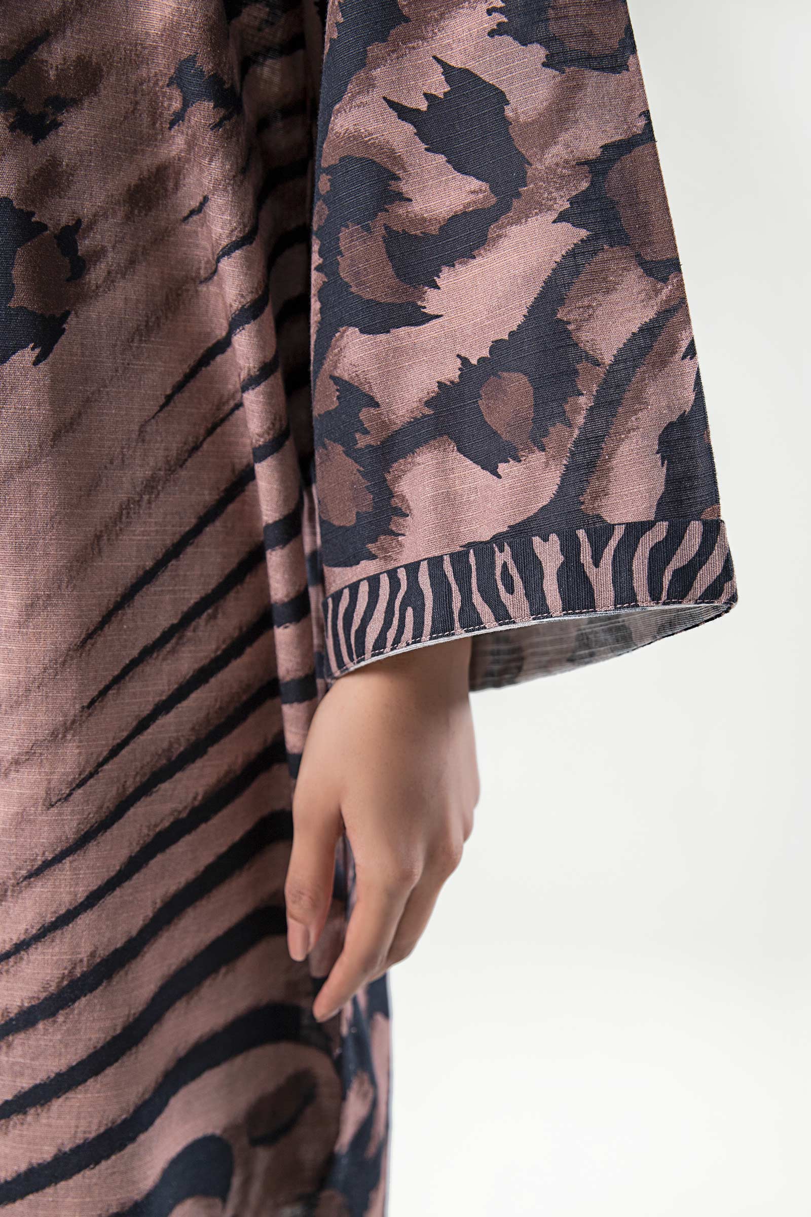 2 Pc Printed Khaddar Suit - Image 5