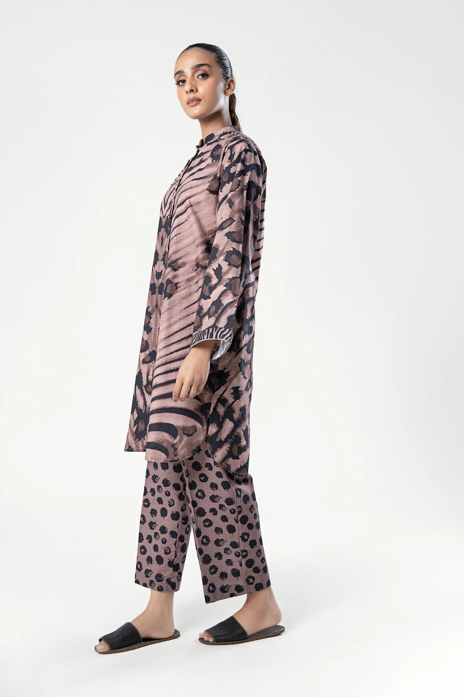 2 Pc Printed Khaddar Suit - Image 6