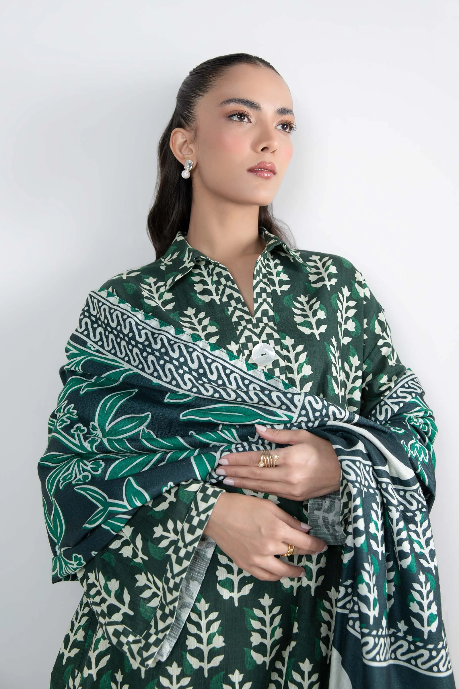 3 Pc Printed Khaddar Suit - Image 2