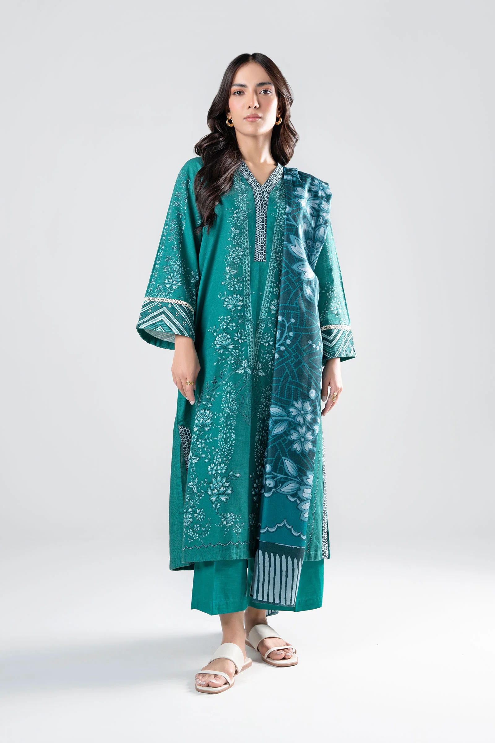 3 Pc Printed Khaddar Suit
