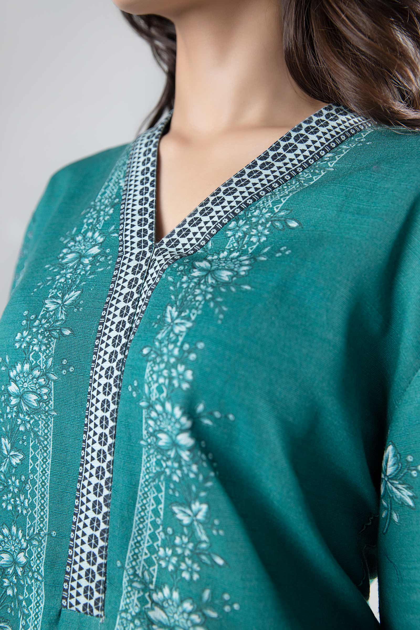 3 Pc Printed Khaddar Suit - Image 3