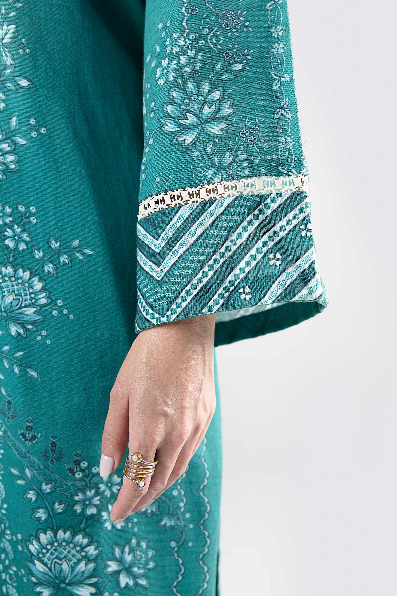 3 Pc Printed Khaddar Suit - Image 4