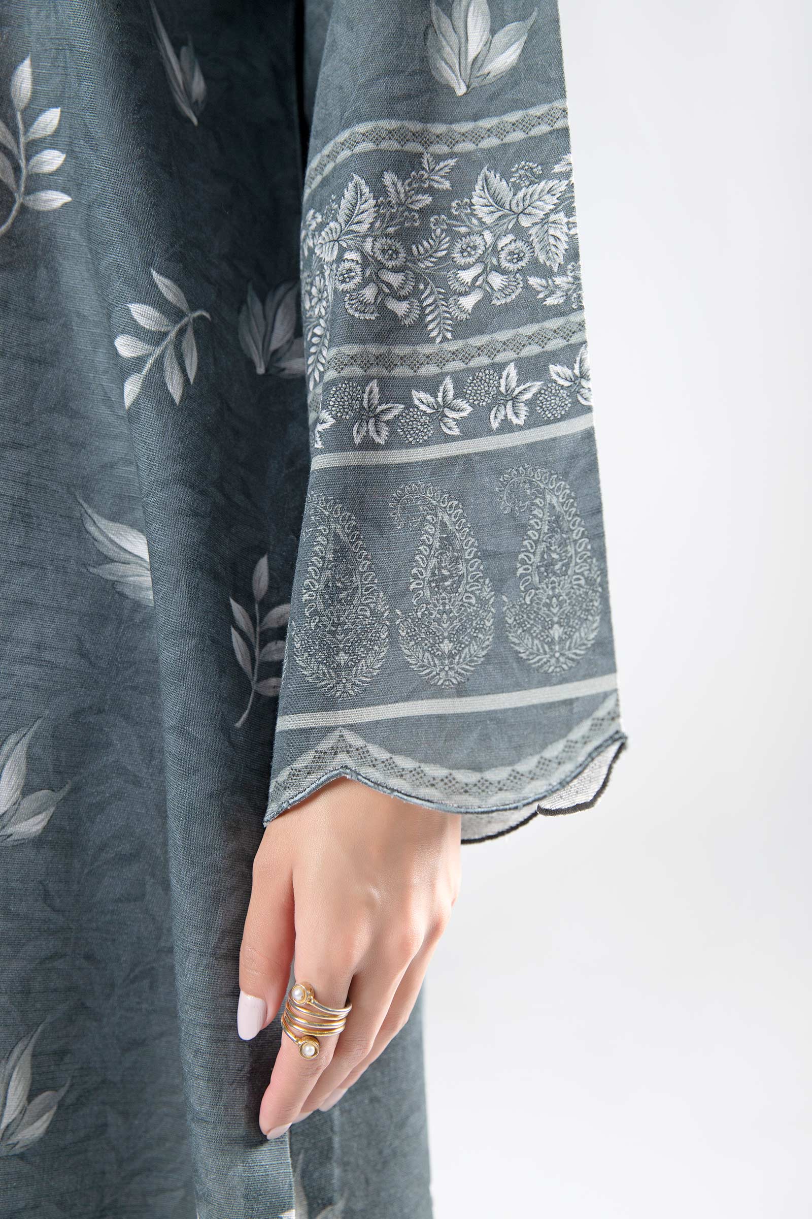 2 Pc Printed Khaddar Suit - Image 4