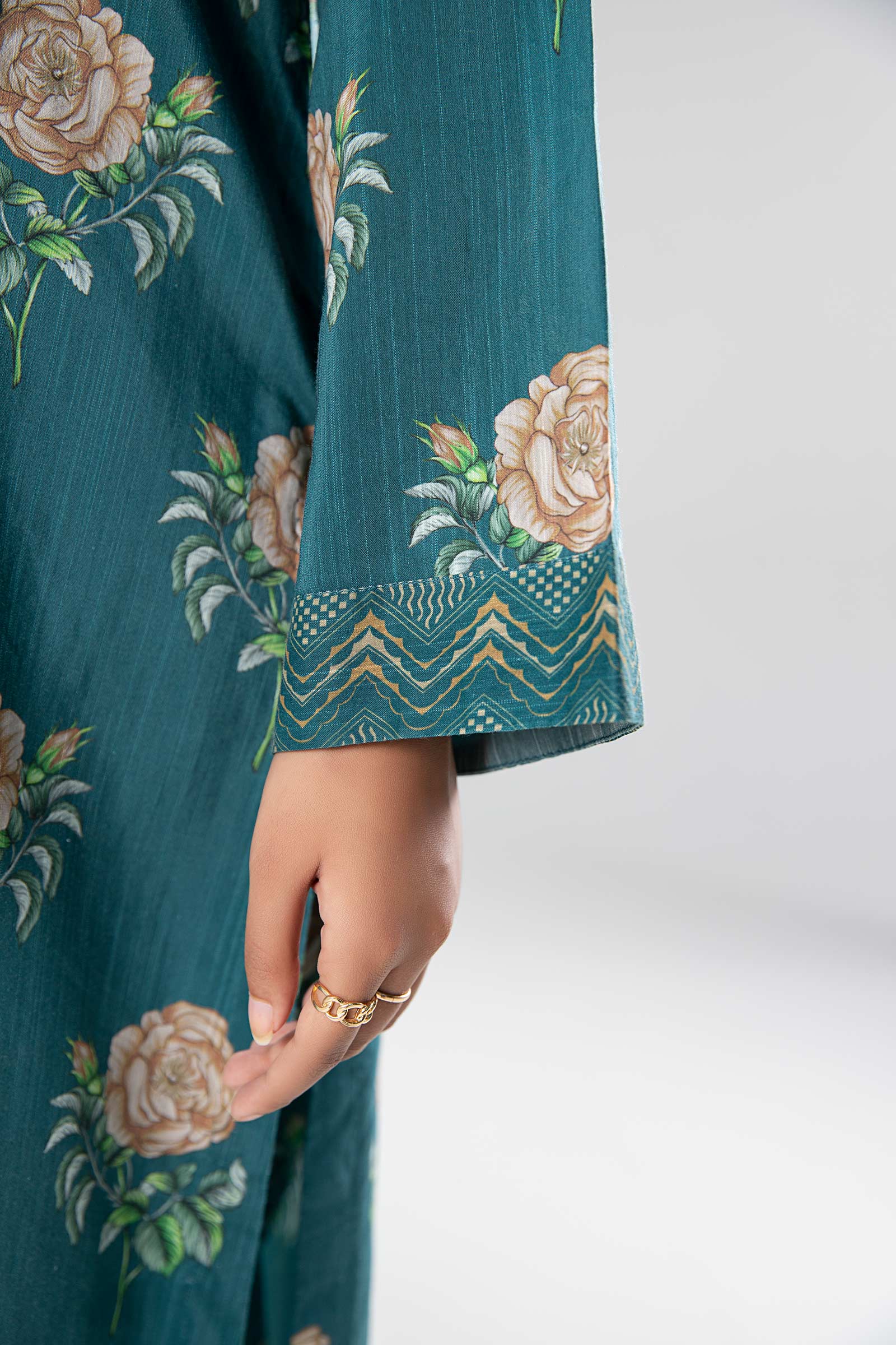 3 Pc Embroidered Slub Suit - Image 4