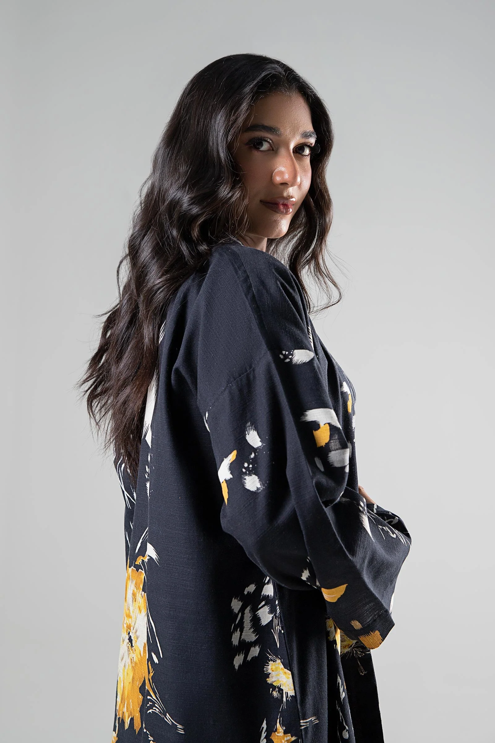 Printed Khaddar Kimono Jacket - Image 3