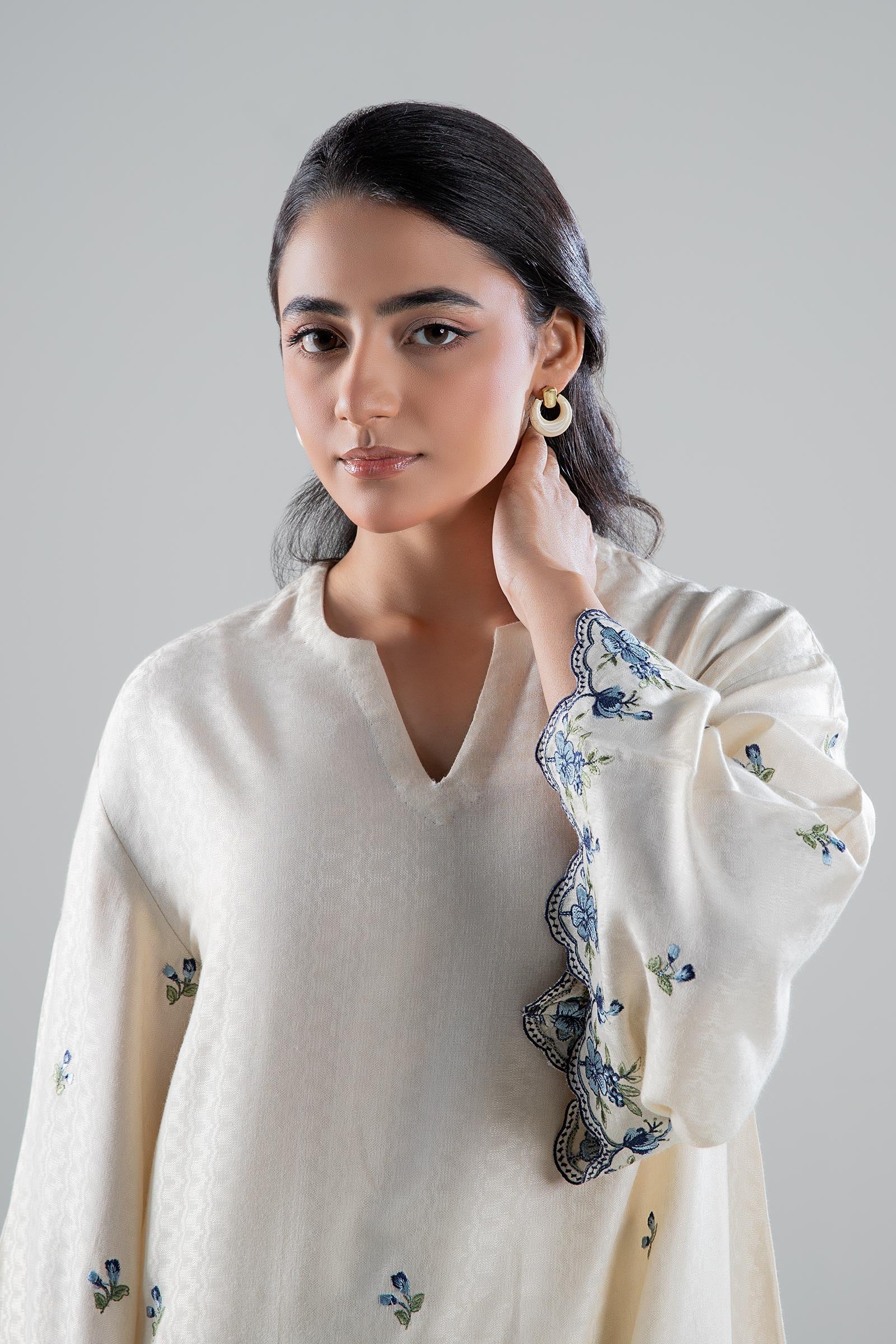 2 Pc Embroidered Linen Suit - Image 4