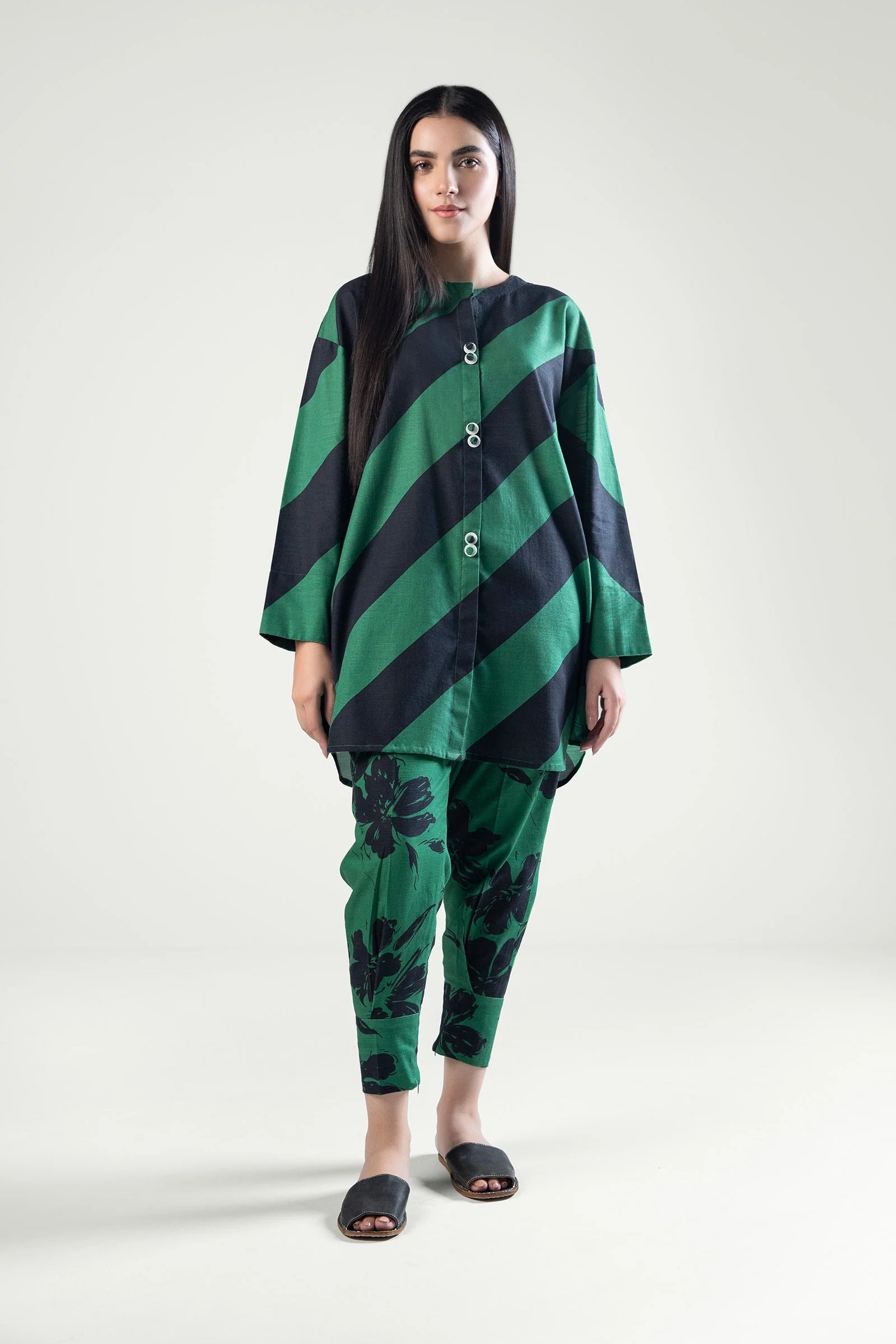 2 Pc Printed Khaddar Suit - Image 2