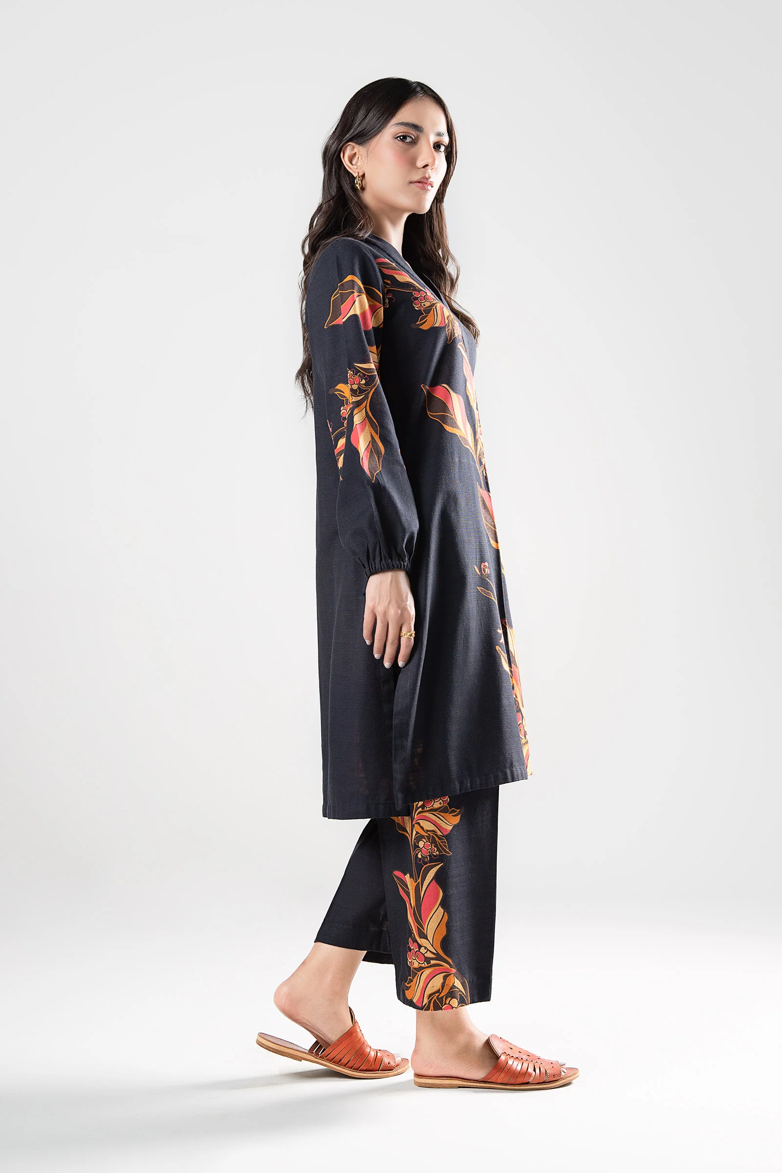 2 Pc Printed Khaddar Suit - Image 4