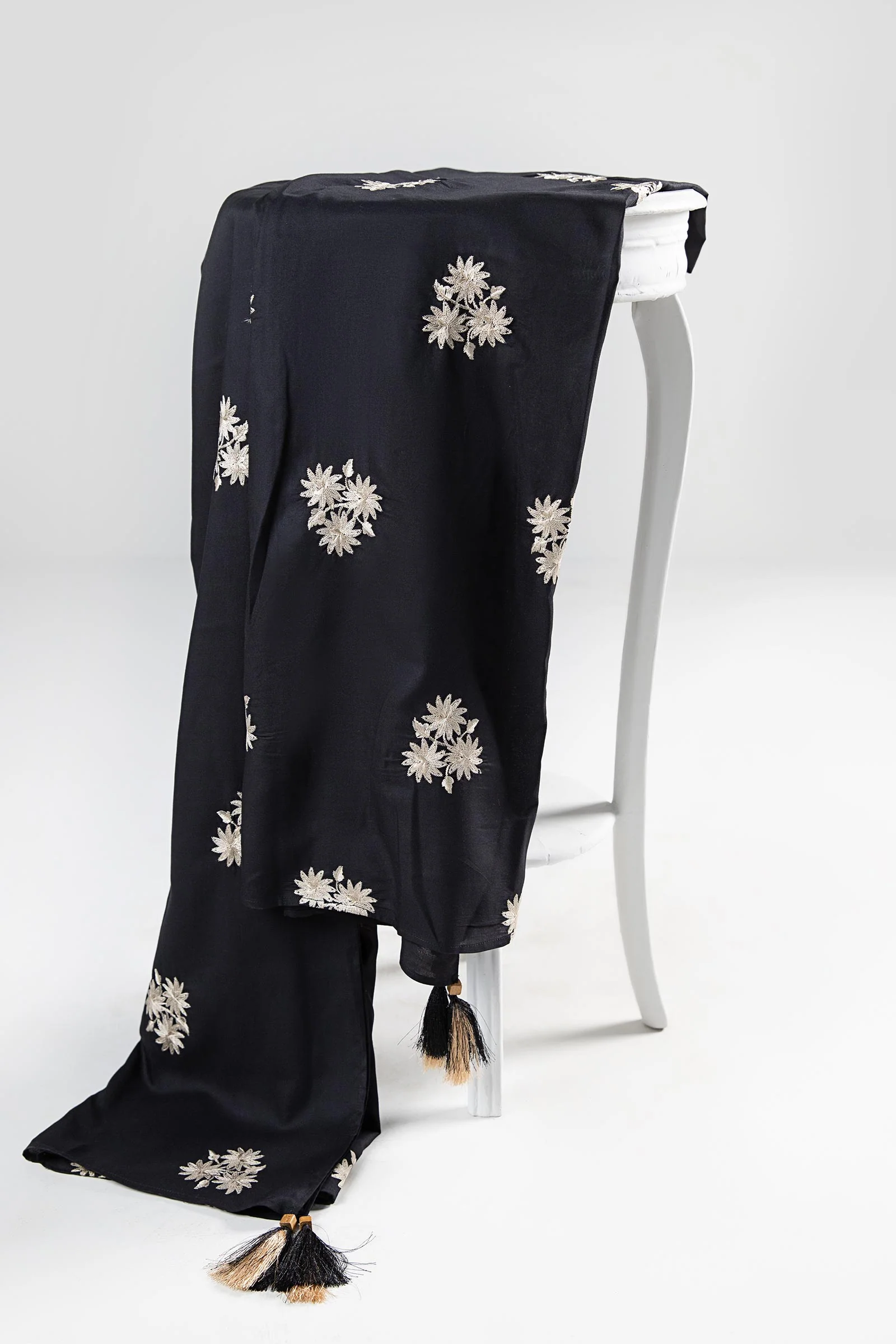 Embroidered Linen Shawl - Image 2