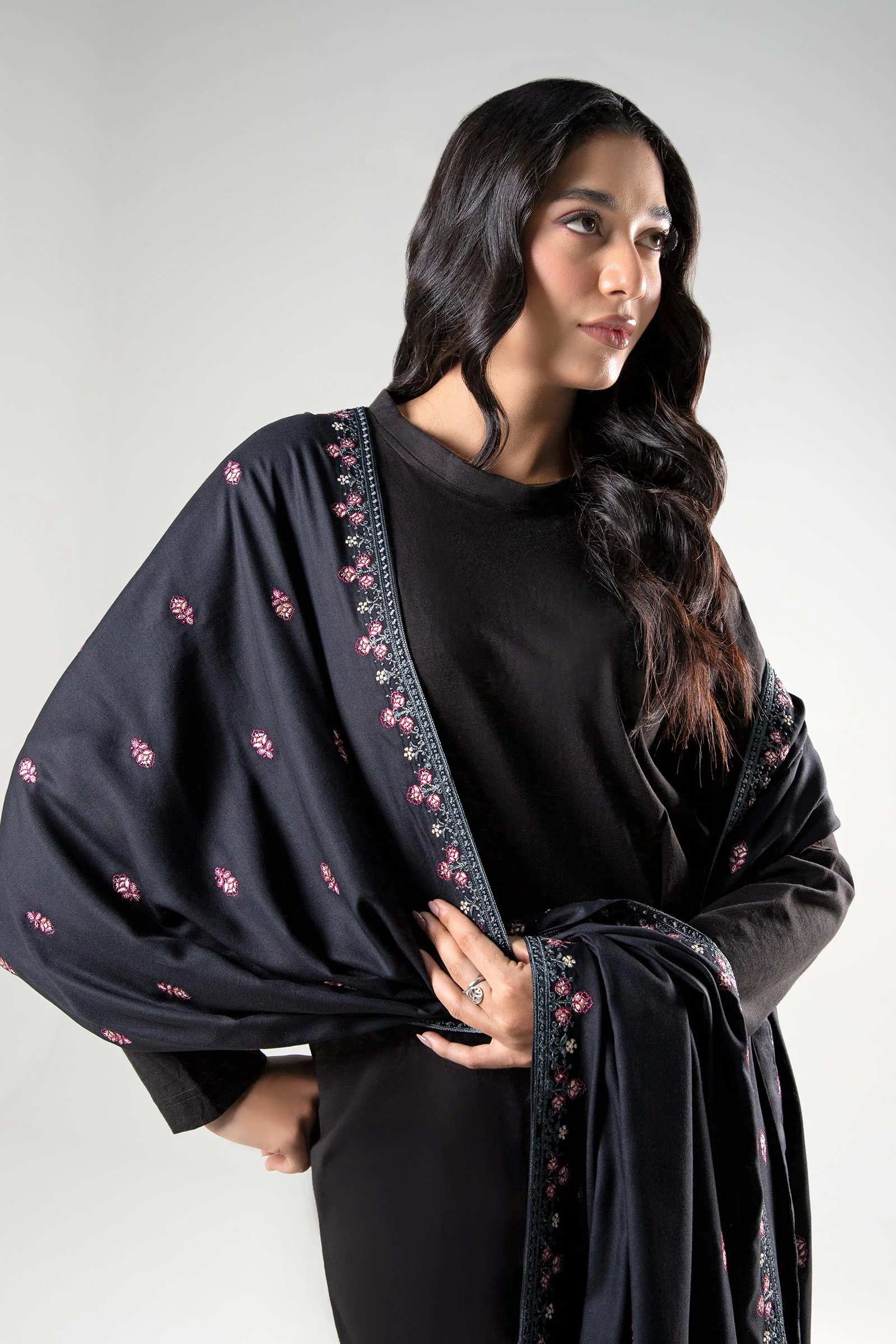 Embroidered Linen Shawl - Image 2