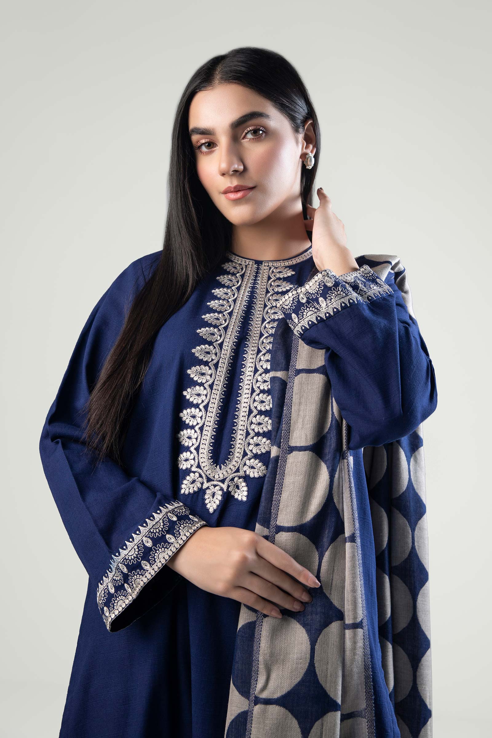 3 Pc Embroidered Khaddar Suit - Image 2