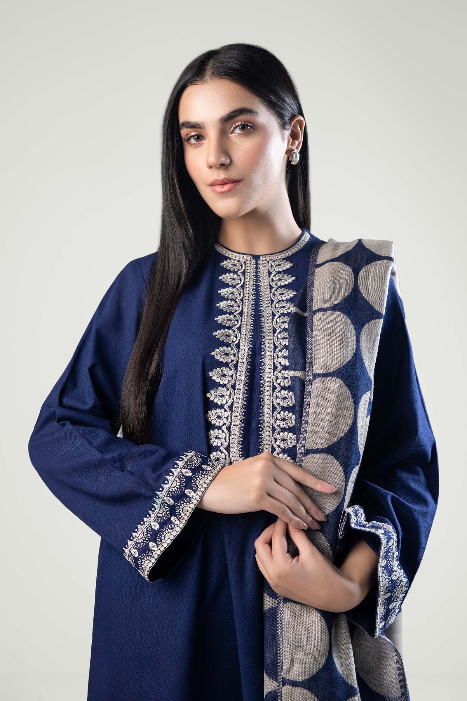 3 Pc Embroidered Khaddar Suit - Image 3