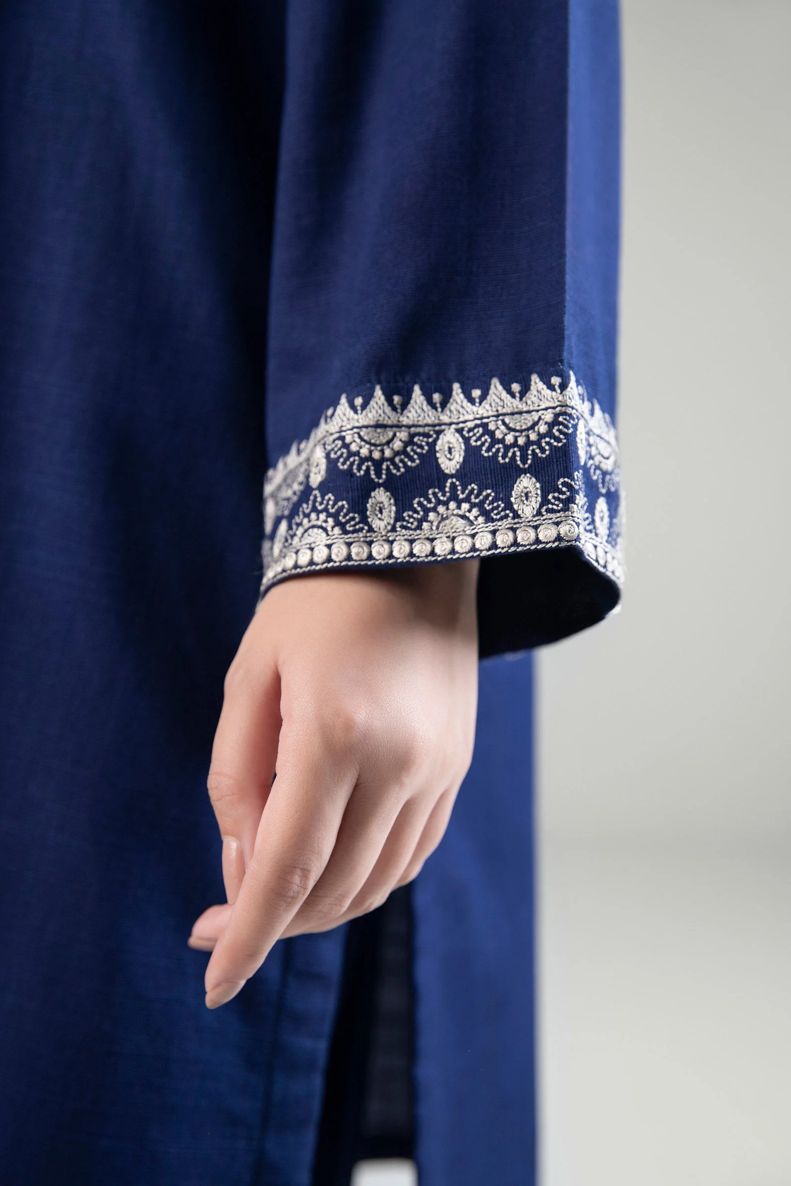 3 Pc Embroidered Khaddar Suit - Image 7