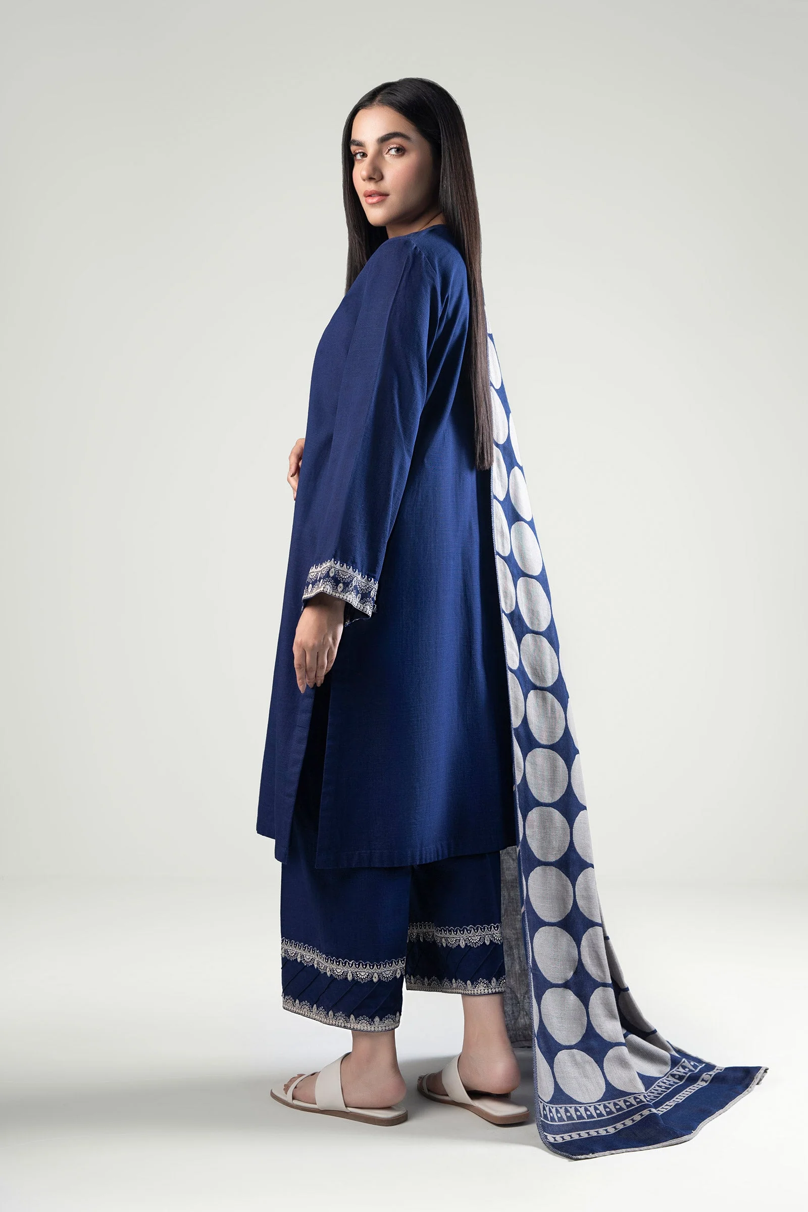 3 Pc Embroidered Khaddar Suit - Image 9