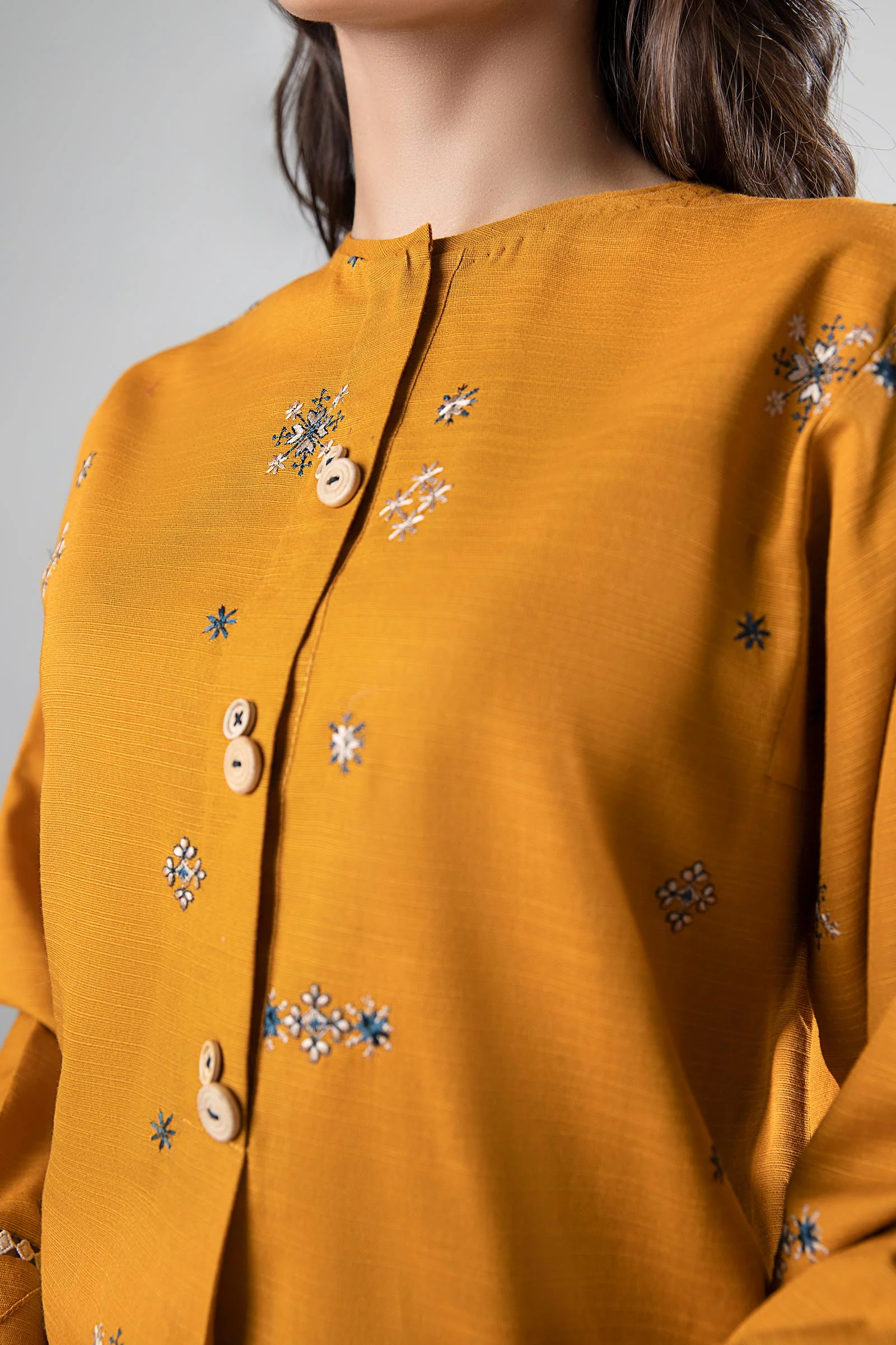 3 Pc Embroidered Khaddar Suit - Image 3