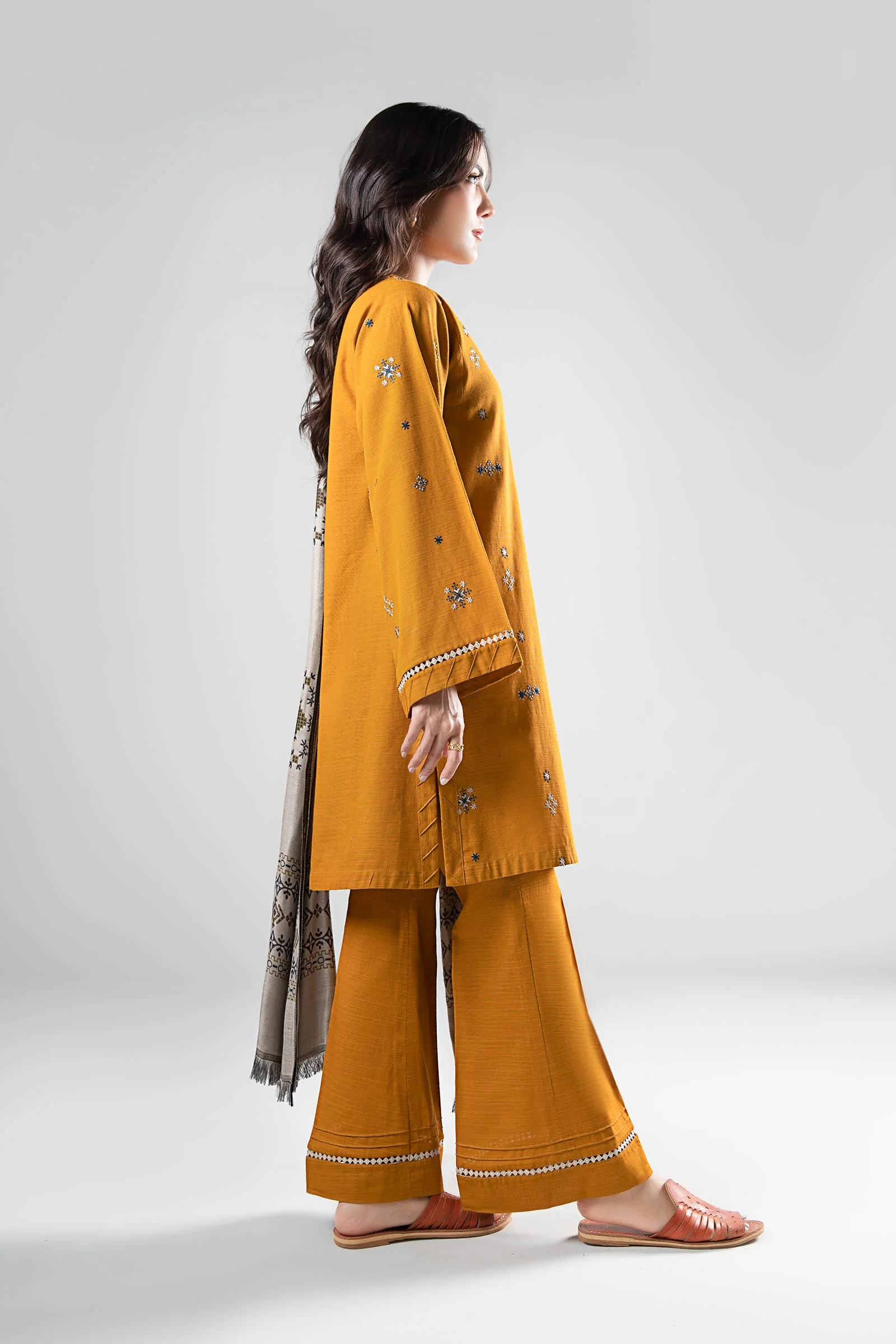 3 Pc Embroidered Khaddar Suit - Image 6