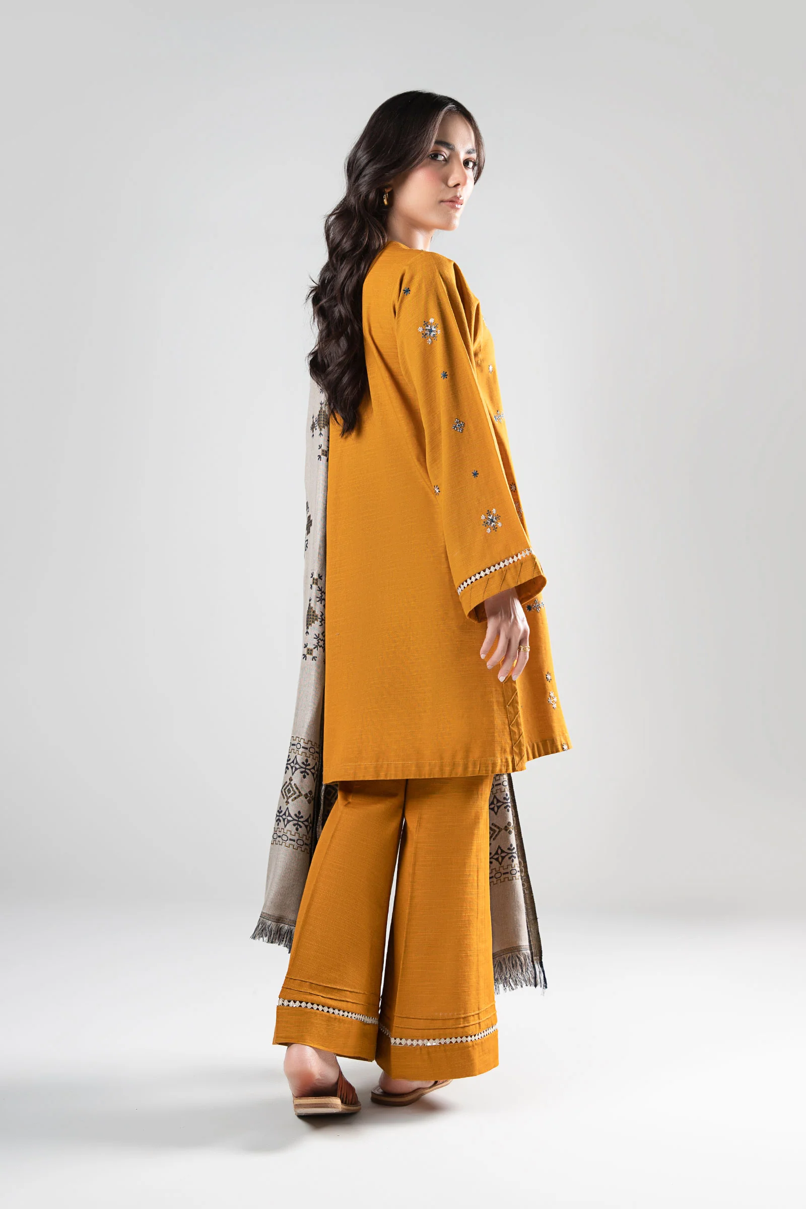 3 Pc Embroidered Khaddar Suit - Image 7
