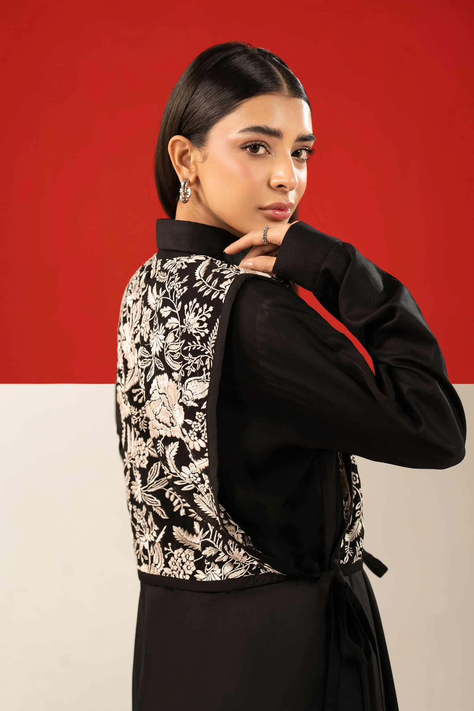 2 Pc Embroidered Linen Suit - Image 9